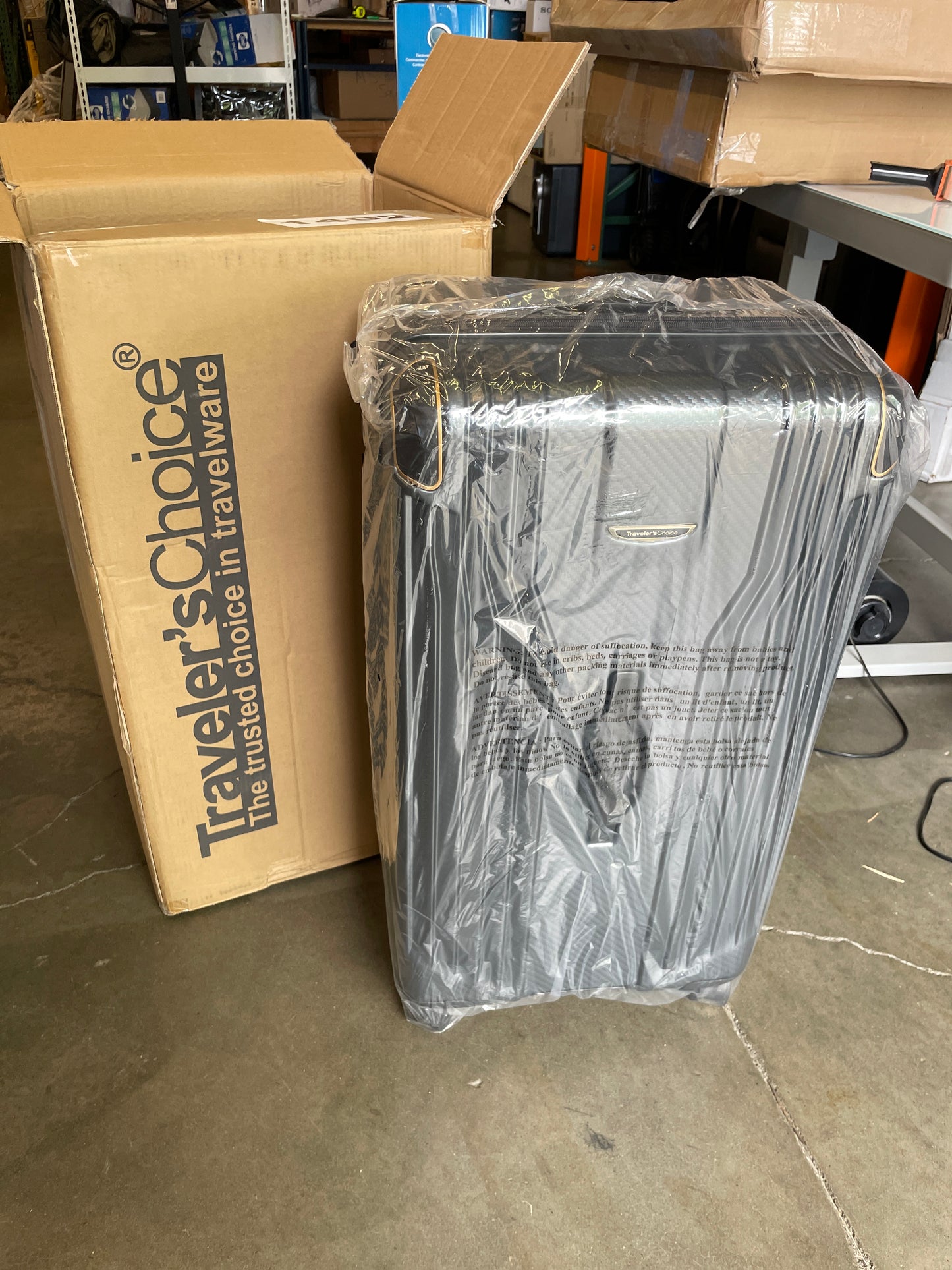 Costco - Traveler's Choice 30" Creekside Hardside Check-In Luggage Spinner - Retail $139