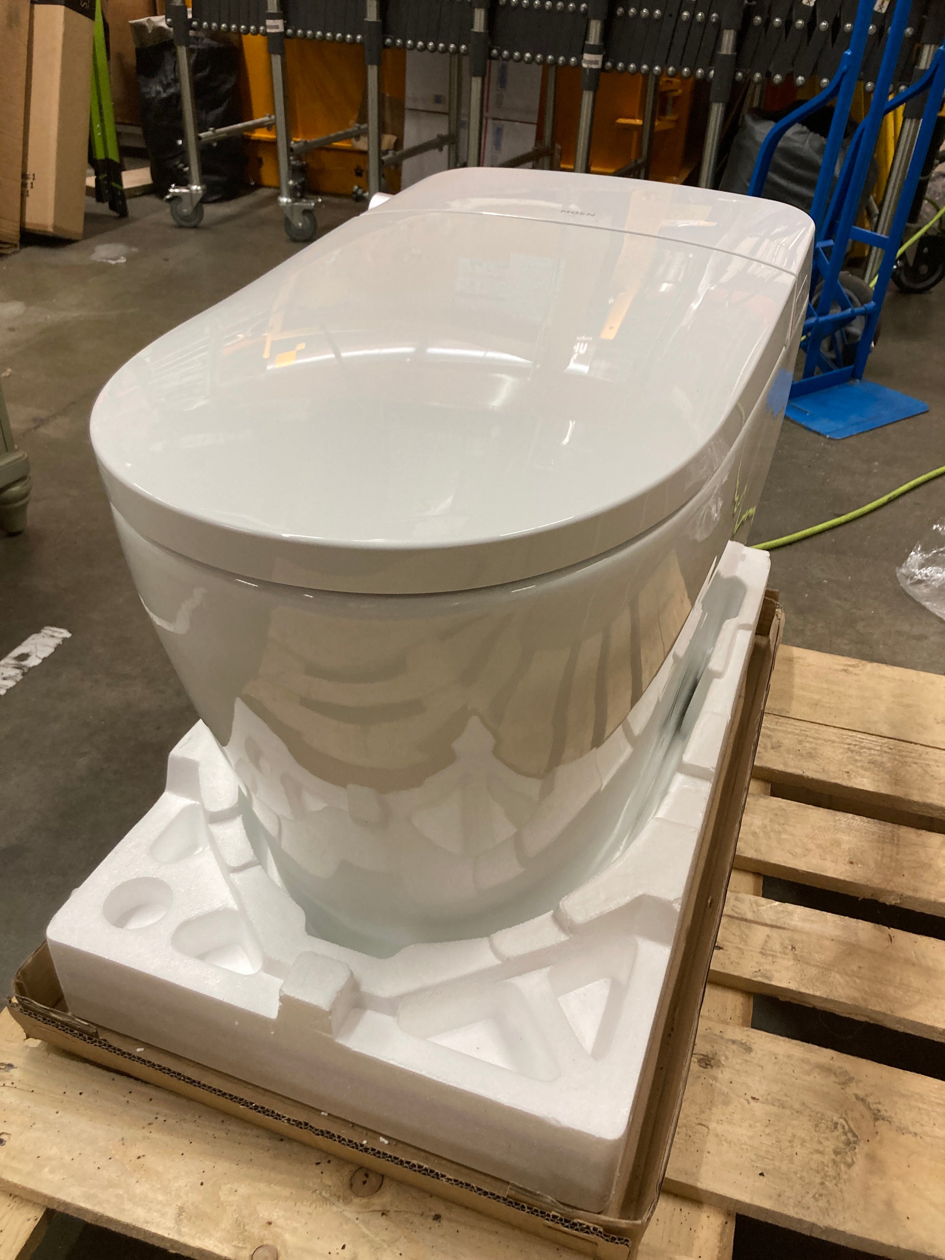 Moen 3-Series Standard Electronic Cleansing Toilet - Retail $1799 Default Title