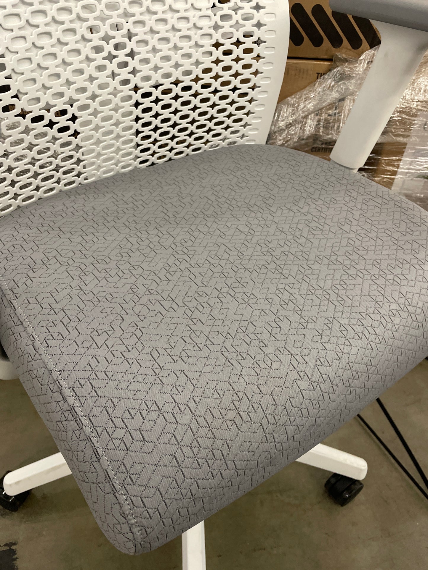 WHITE - HON Ignition 2.0 ReActiv Ergonomic Office Chair, Synchro-Tilt Recline, Breathable Flex Back, Swivel Wheels, Comfortable Desk Chair for Long Hours