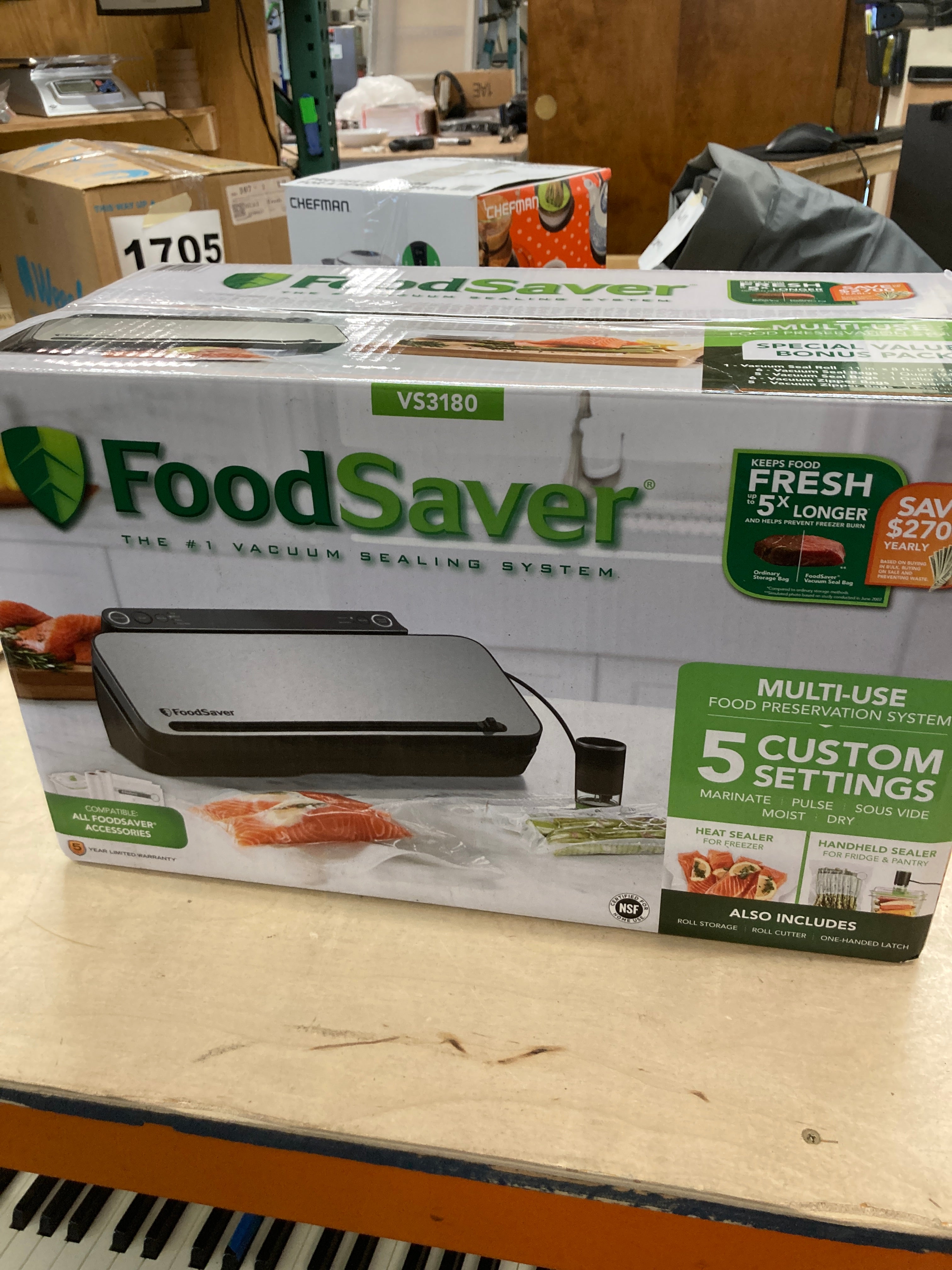 FoodSaver Multi-Use Vacuum Sealing and Food Preservation System - Reta ...