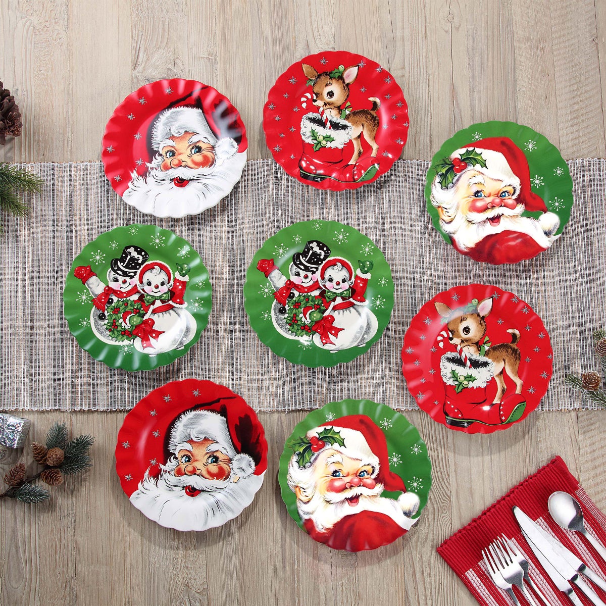 Mr. Christmas 8-piece Nostalgic Ceramic Scalloped Plates Set