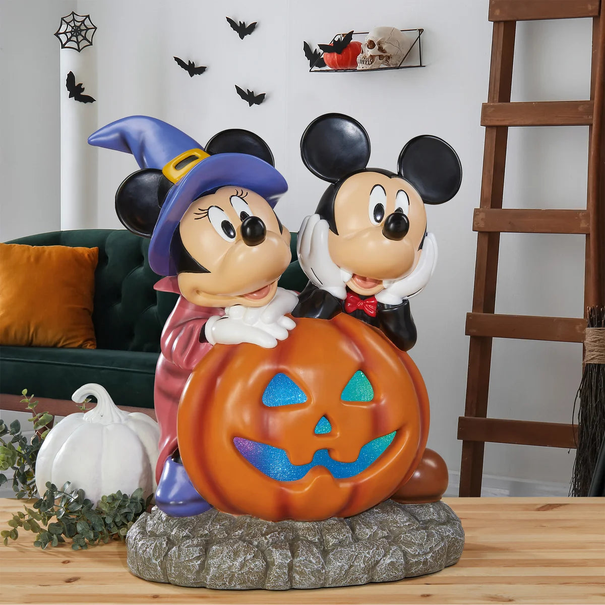 Disney Halloween Mickey and Minnie Pumpkin Greeter - Retail $99