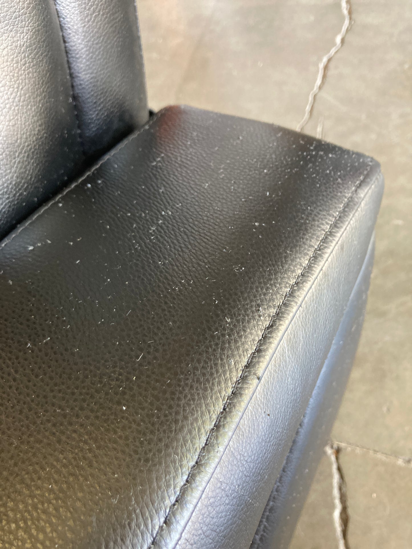 Costco - Altino Leather Power Recliner - Retail $749 Default Title