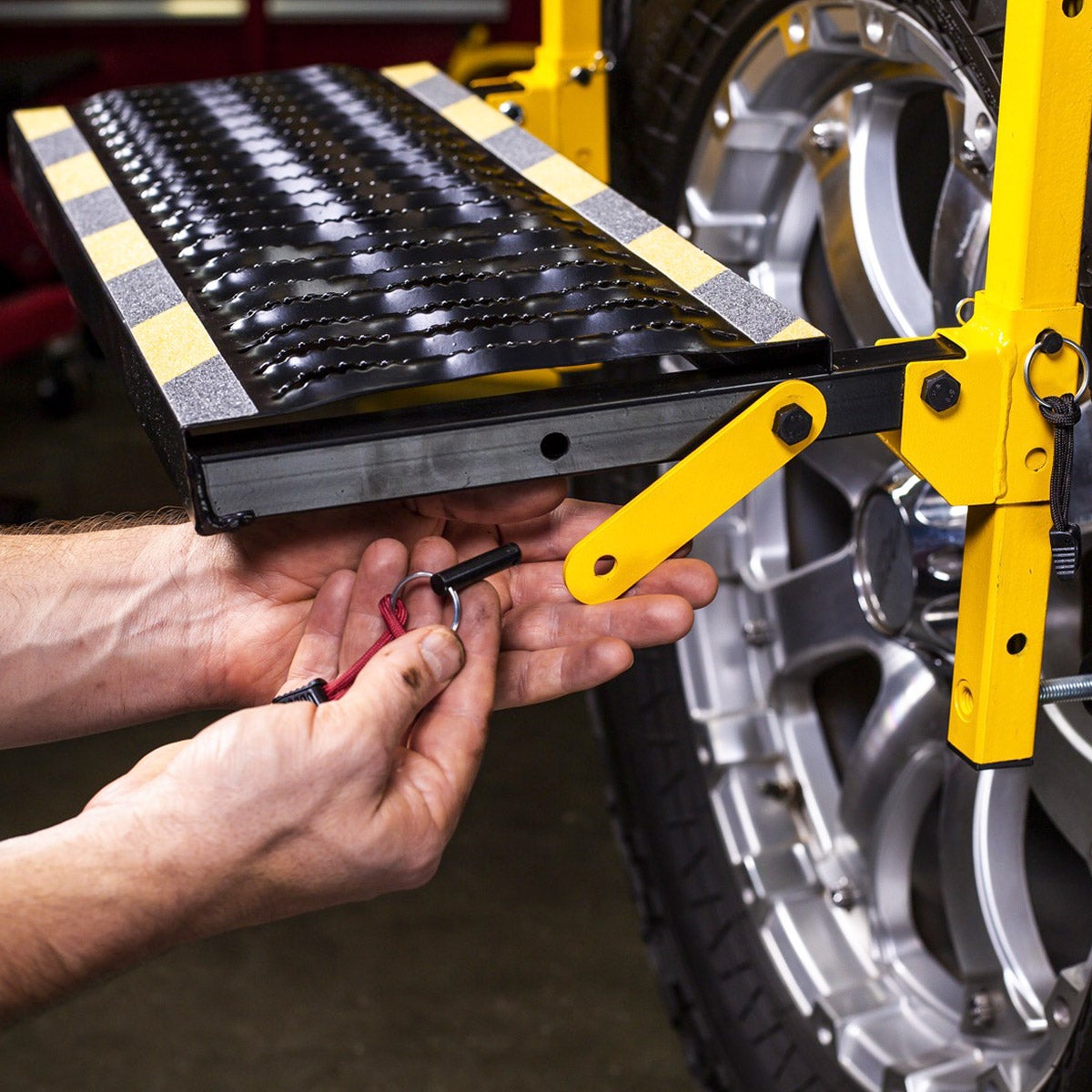 NEW - CAT 350 lb. Deluxe Truck and SUV Tire Service Step