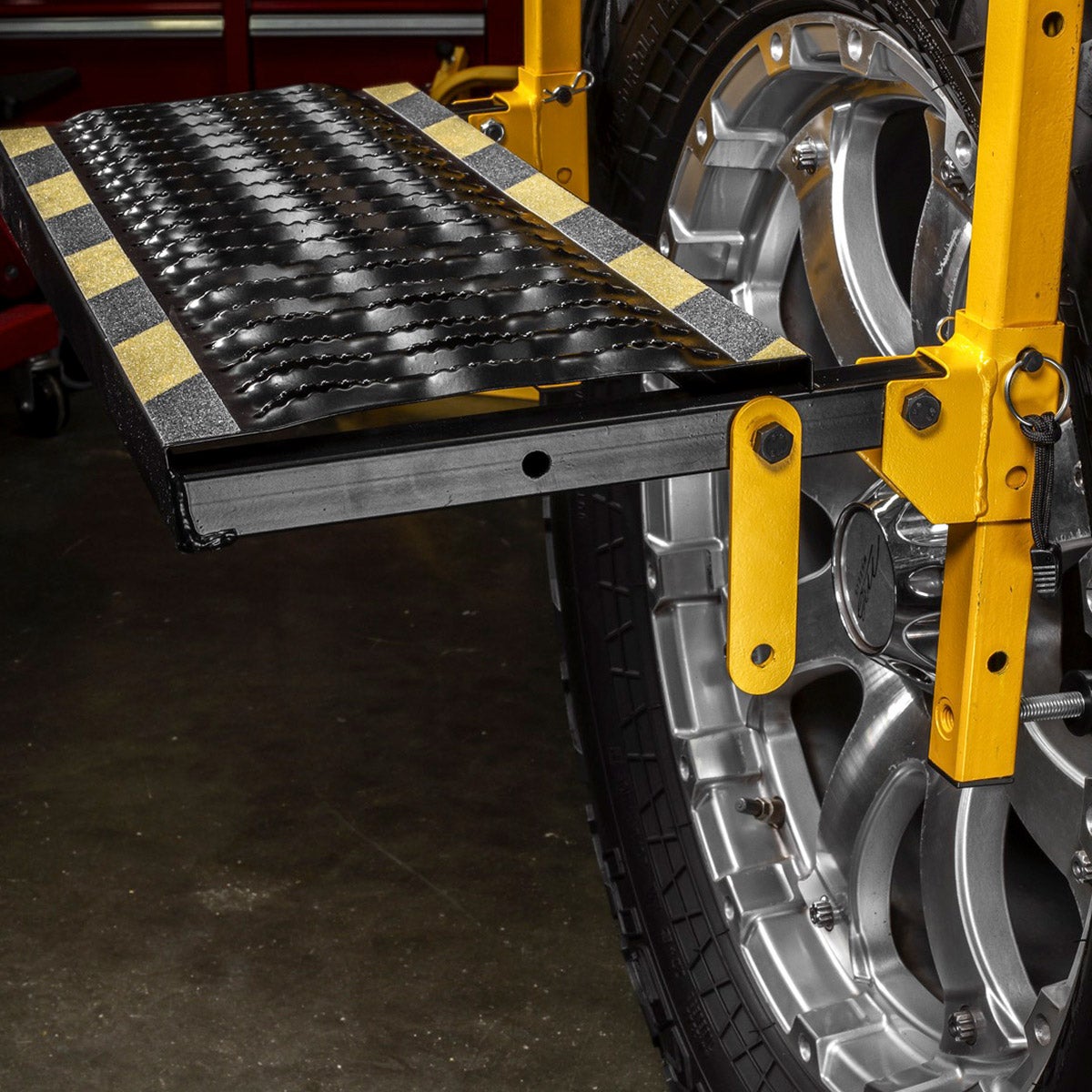 NEW - CAT 350 lb. Deluxe Truck and SUV Tire Service Step