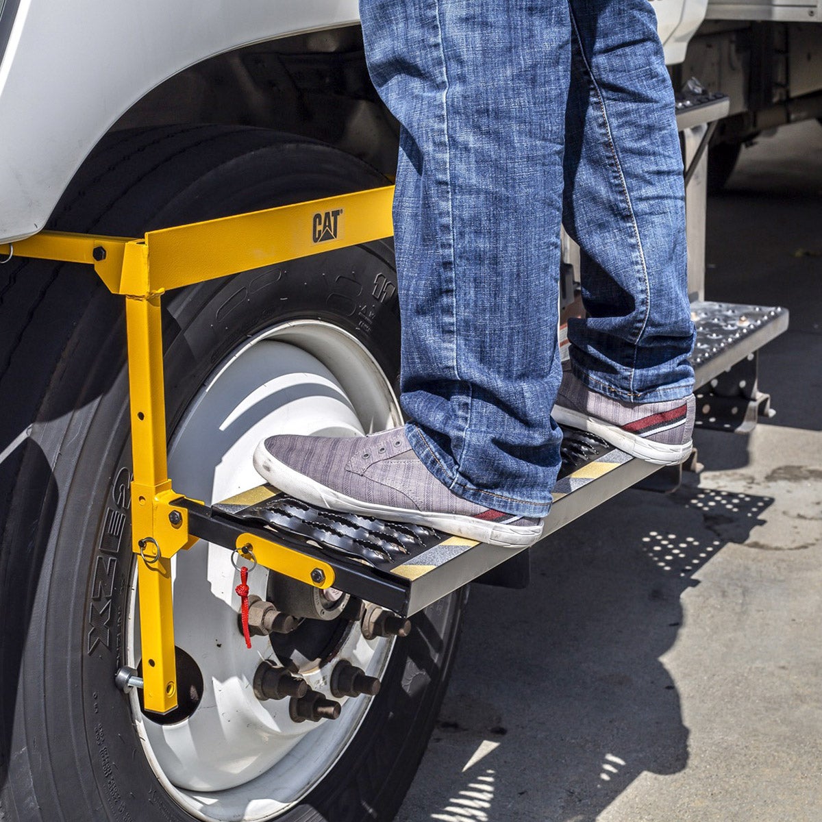 NEW - CAT 350 lb. Deluxe Truck and SUV Tire Service Step