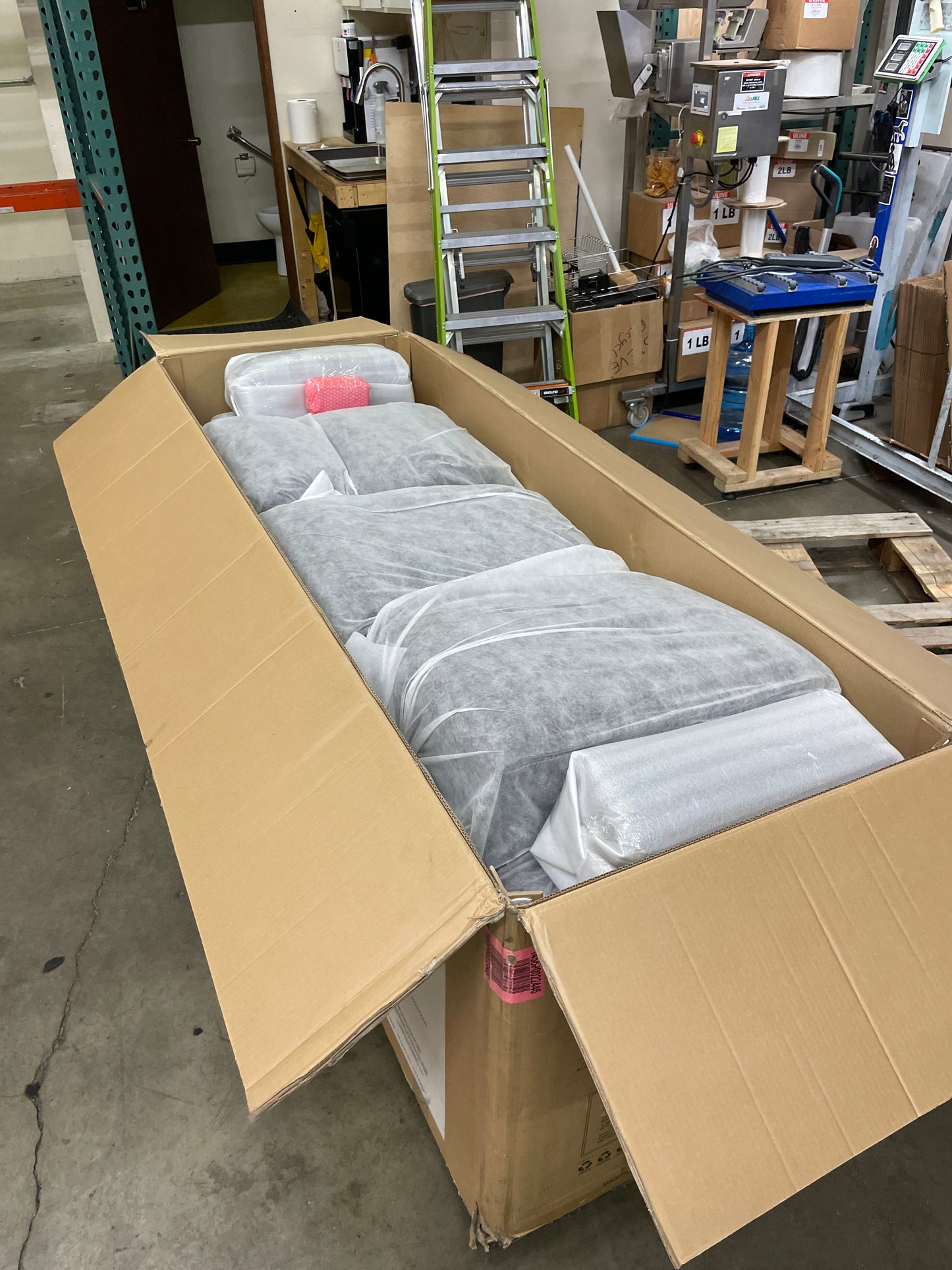 NEW - Costco - Harvey Leather Power Reclining Sofa with Power Headrests - Retail $1399 Default Title