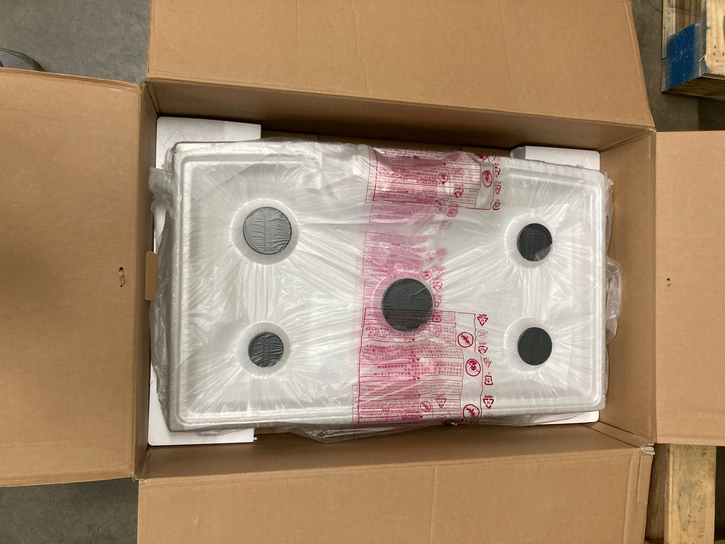 LG 36 in. Recessed Gas Cooktop in Stainless Steel w/5 Burners Including 17K SuperBoil Burner, Heavy Duty Cast Iron Grates - Retail $1259 Default Title