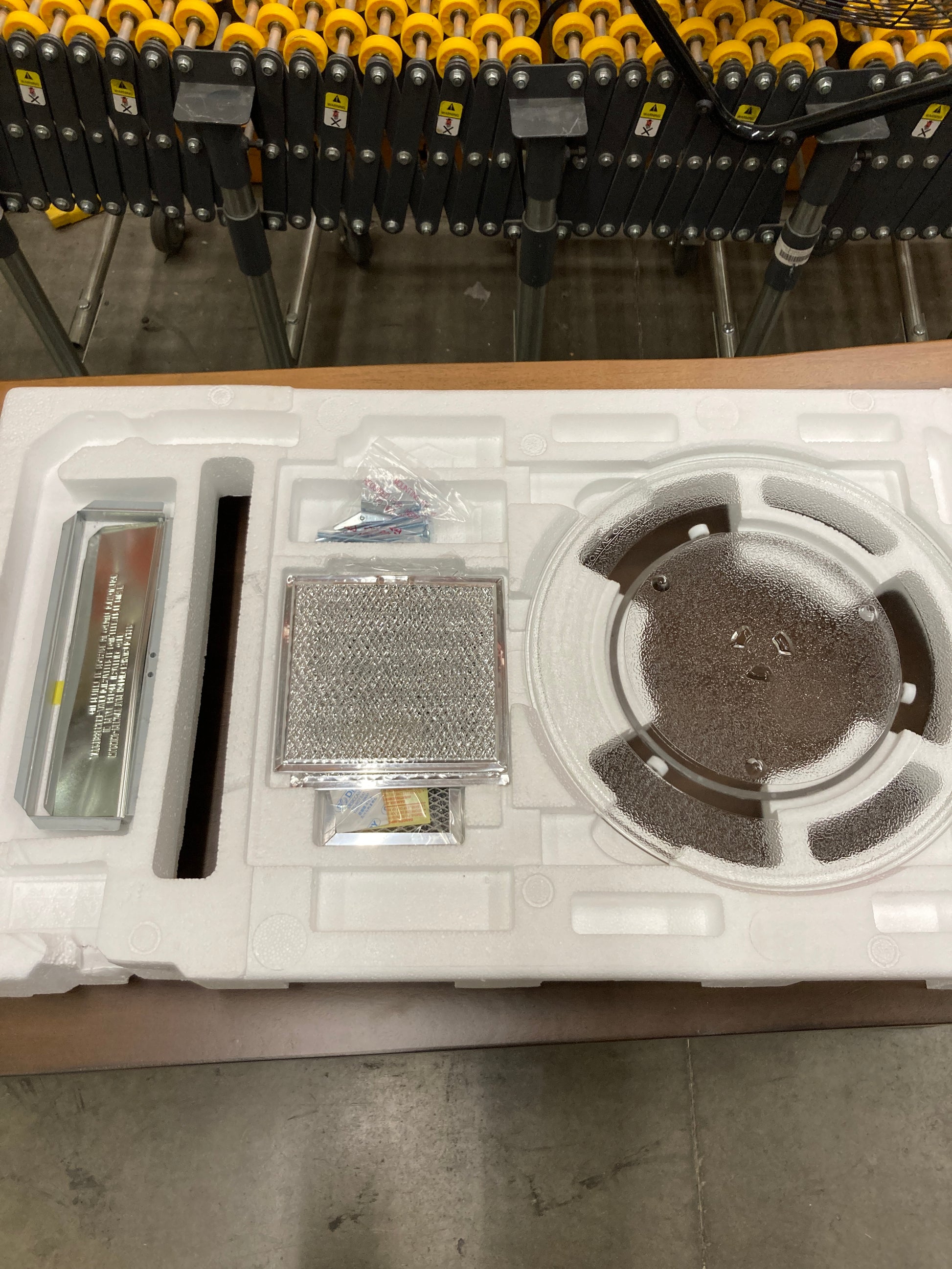 NEW - Samsung 1.9 Cu. Ft. Over-the-Range Microwave with Sensor Cook ME19R7041FS - Retail $419 Default Title