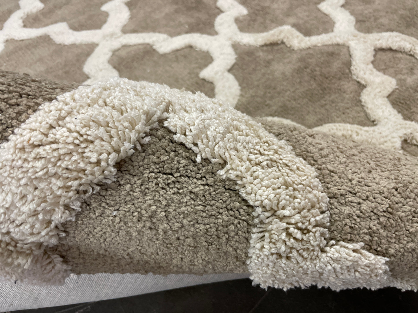 NEW - Livingston Home Area Rug 100% Polyesterpile, 8' x 10' , Linen / Almond - Retail $799