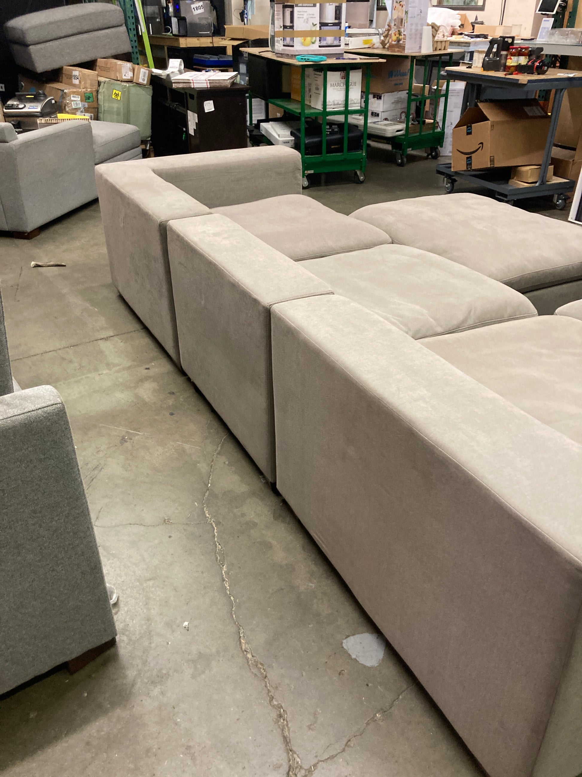Costco - Thomasville Lowell 6-piece Fabric Modular Sectional - Retail $1999 Default Title