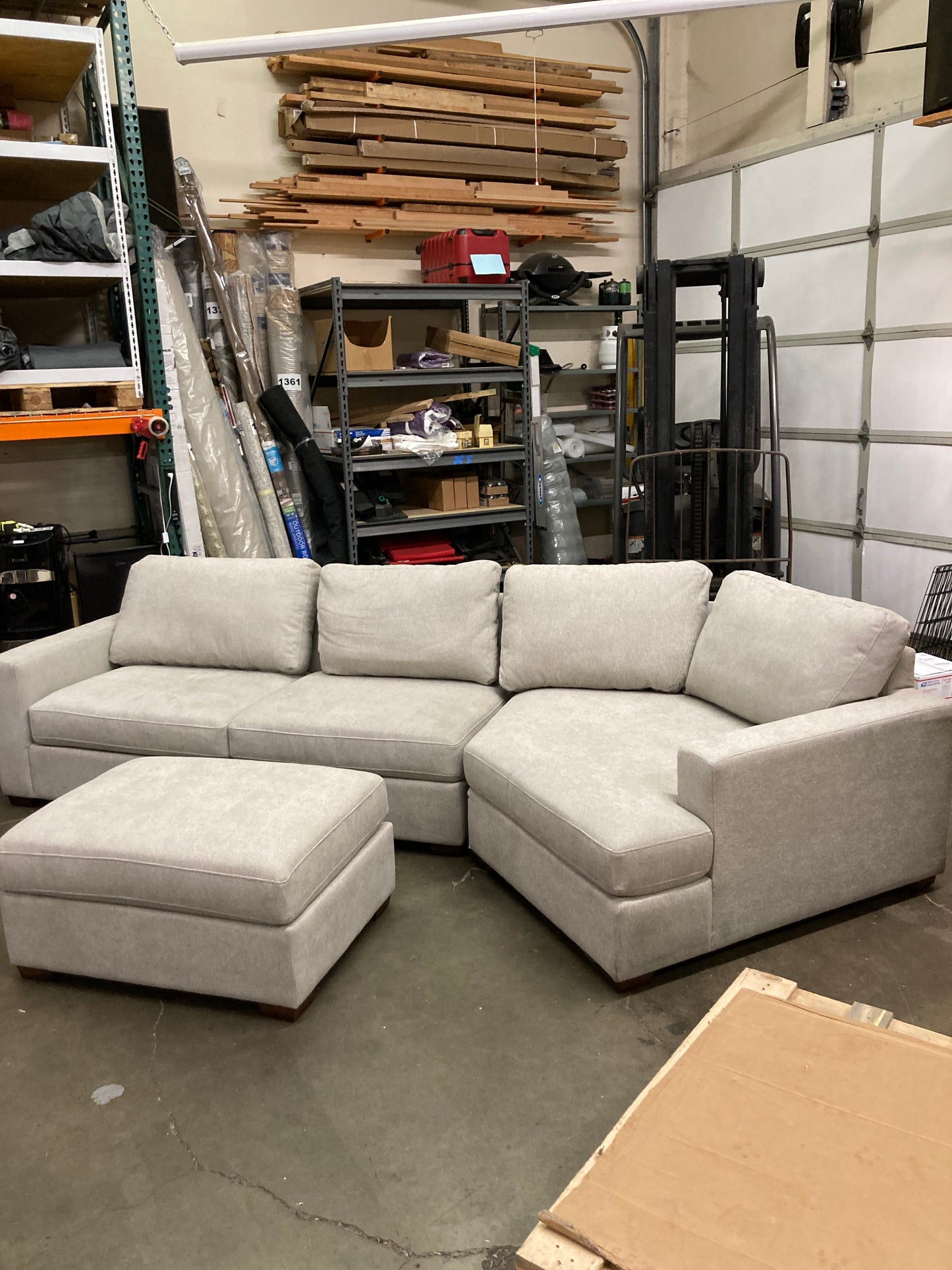 Costco - Thomasville Ezra Fabric Sectional with Ottoman - Retail $1799