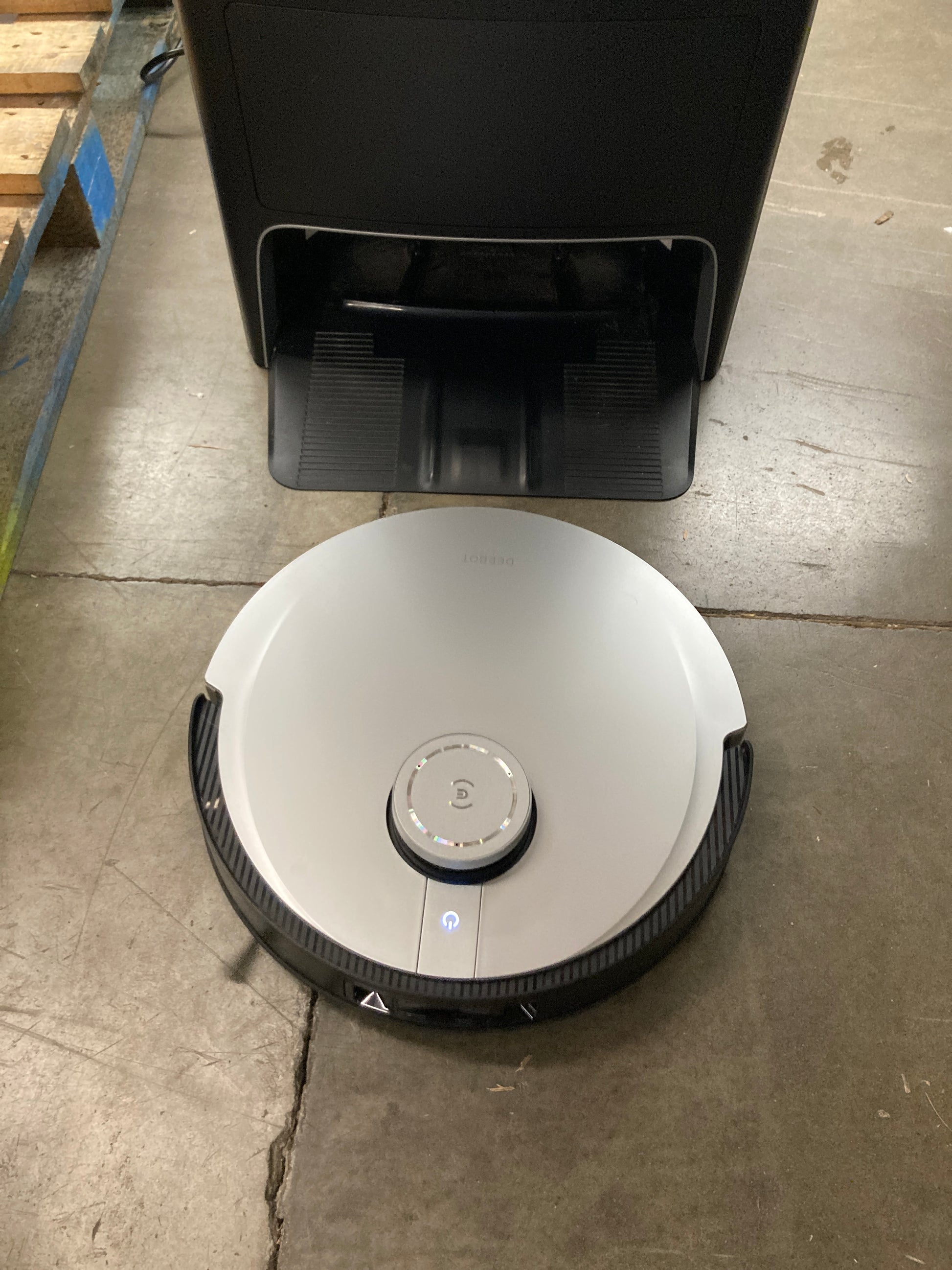 ECOVACS DEEBOT X1 Omni Robot Vacuum and Mop Combo with Self-Emptying, Auto-Wash, Auto-Refill and Auto-Hot Air Drying, 5000Pa Suction, AIVI 3D Obstacle Avoidance, Built-in YIKO Voice Assistant, Black Default Title