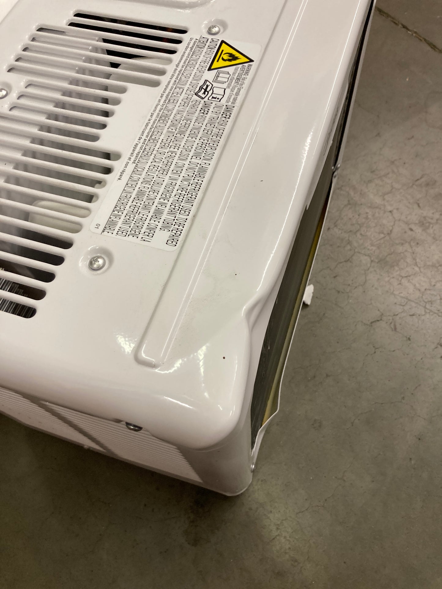 Midea 12,000 BTU U-Shaped Smart Inverter Window Air Conditioner–Cools up to 550 Sq. Ft., Ultra Quiet with Open Window Flexibility, Works with Alexa/Google Assistant, 35% Energy Savings, Remote Control - Retail $499 Default Title