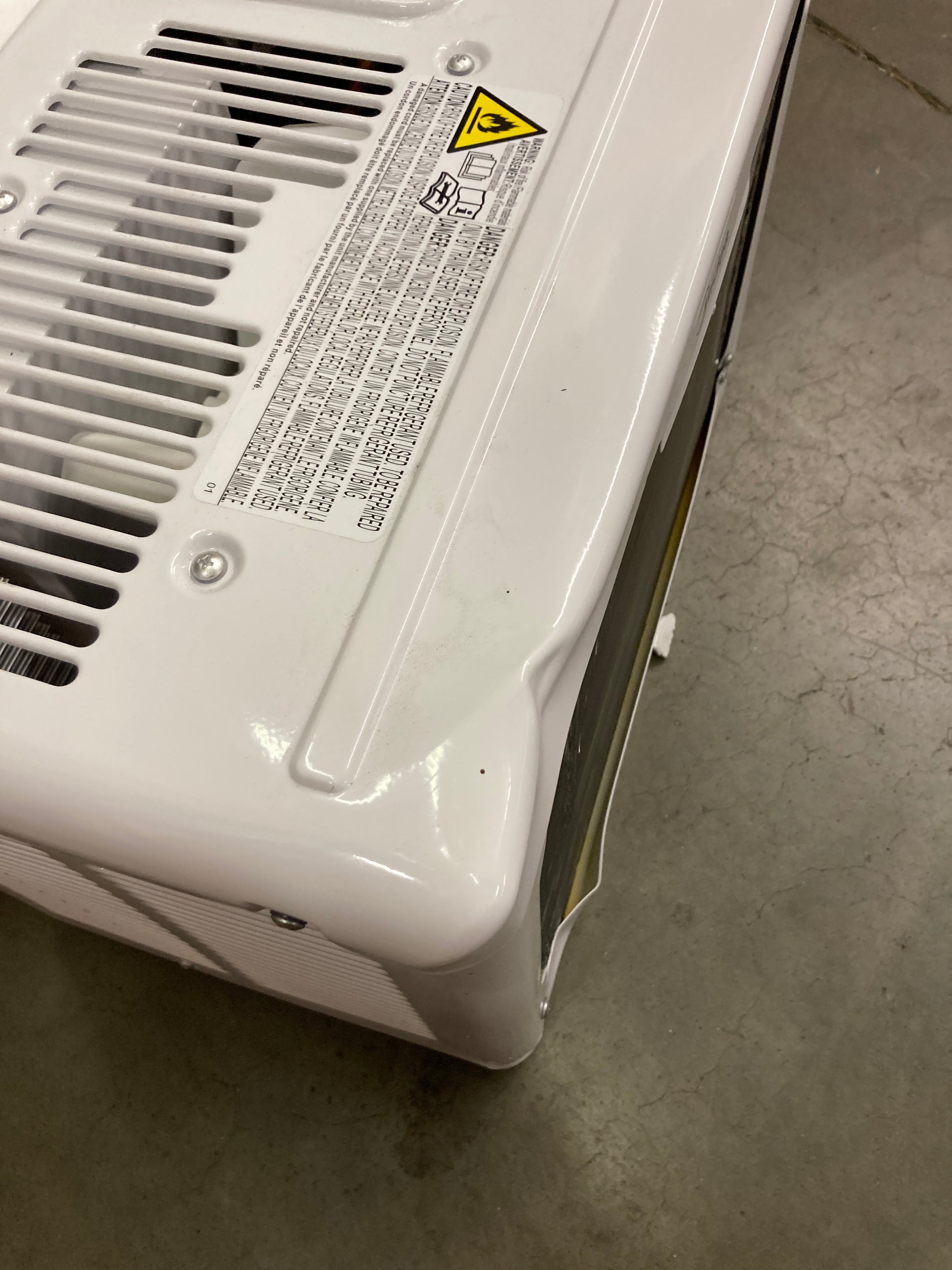 Midea 12,000 BTU U-Shaped Smart Inverter Window Air Conditioner–Cools up to 550 Sq. Ft., Ultra Quiet with Open Window Flexibility, Works with Alexa/Google Assistant, 35% Energy Savings, Remote Control - Retail $499 Default Title