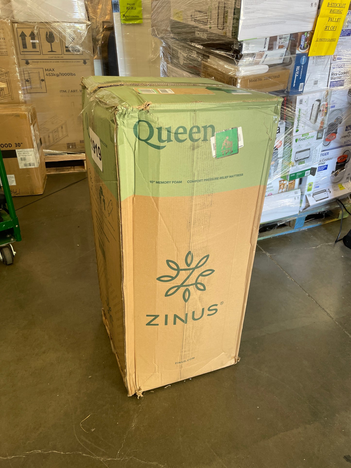 NEW - Zinus 10 Inch Ultima Memory Foam Mattress / CertiPUR-US Certified, Queen,White - Retail $409 Default Title