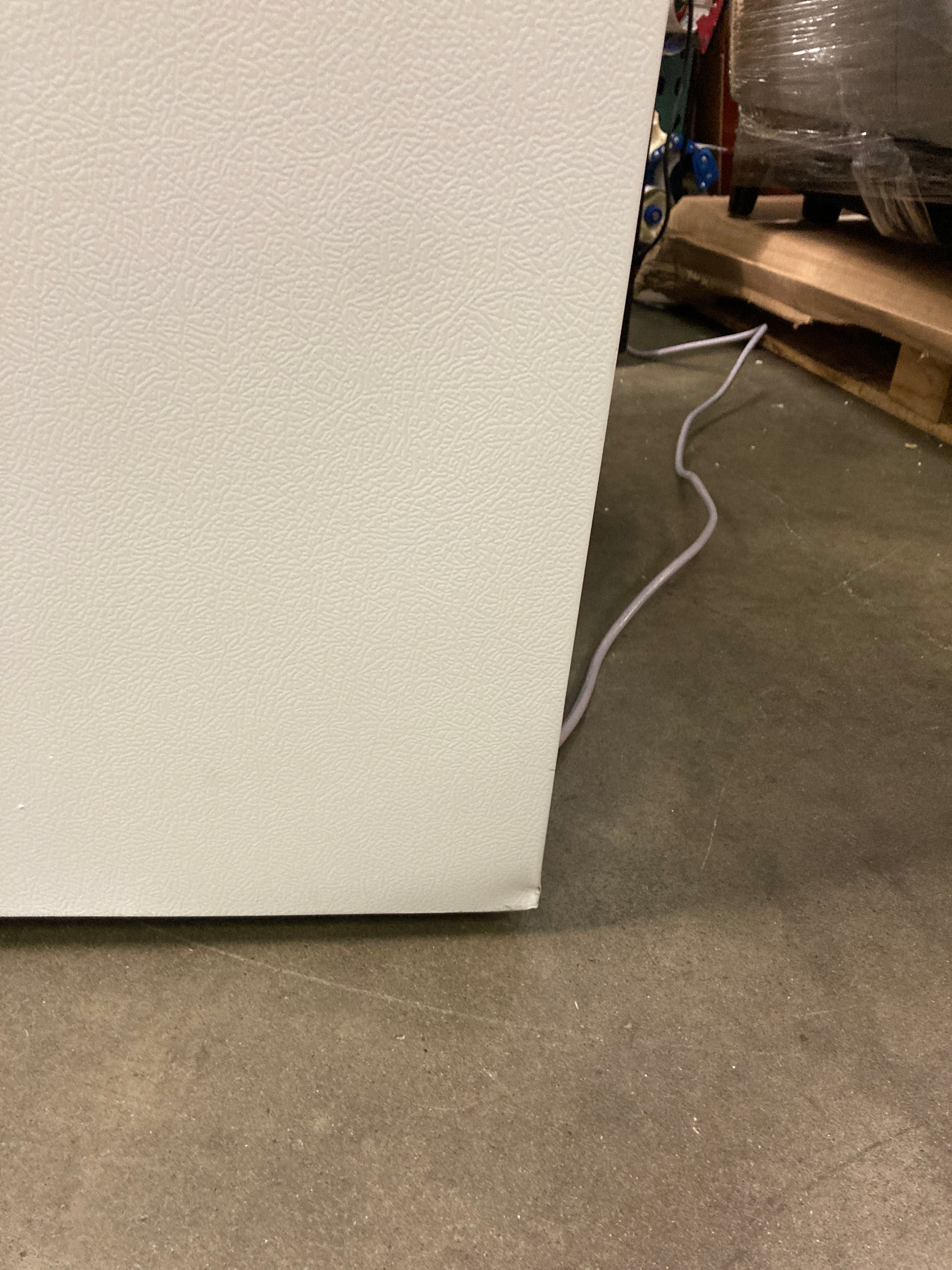 Midea MRU05M2AWW Upright Freezer, 5.3 Cu.ft - Retail $369 Default Title