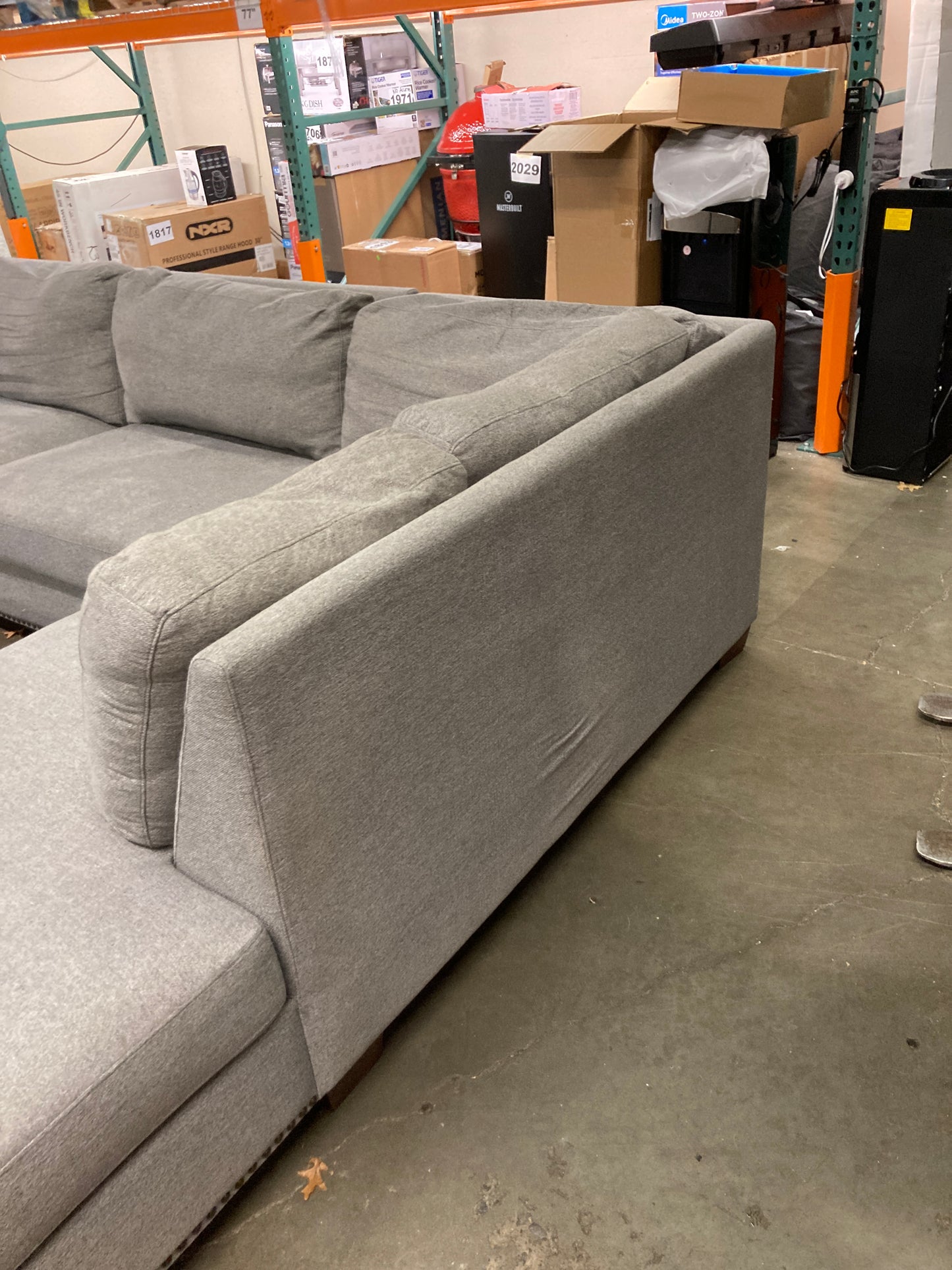Costco - Thomasville Artesia Fabric Sectional with Ottoman - Retail $999 Default Title