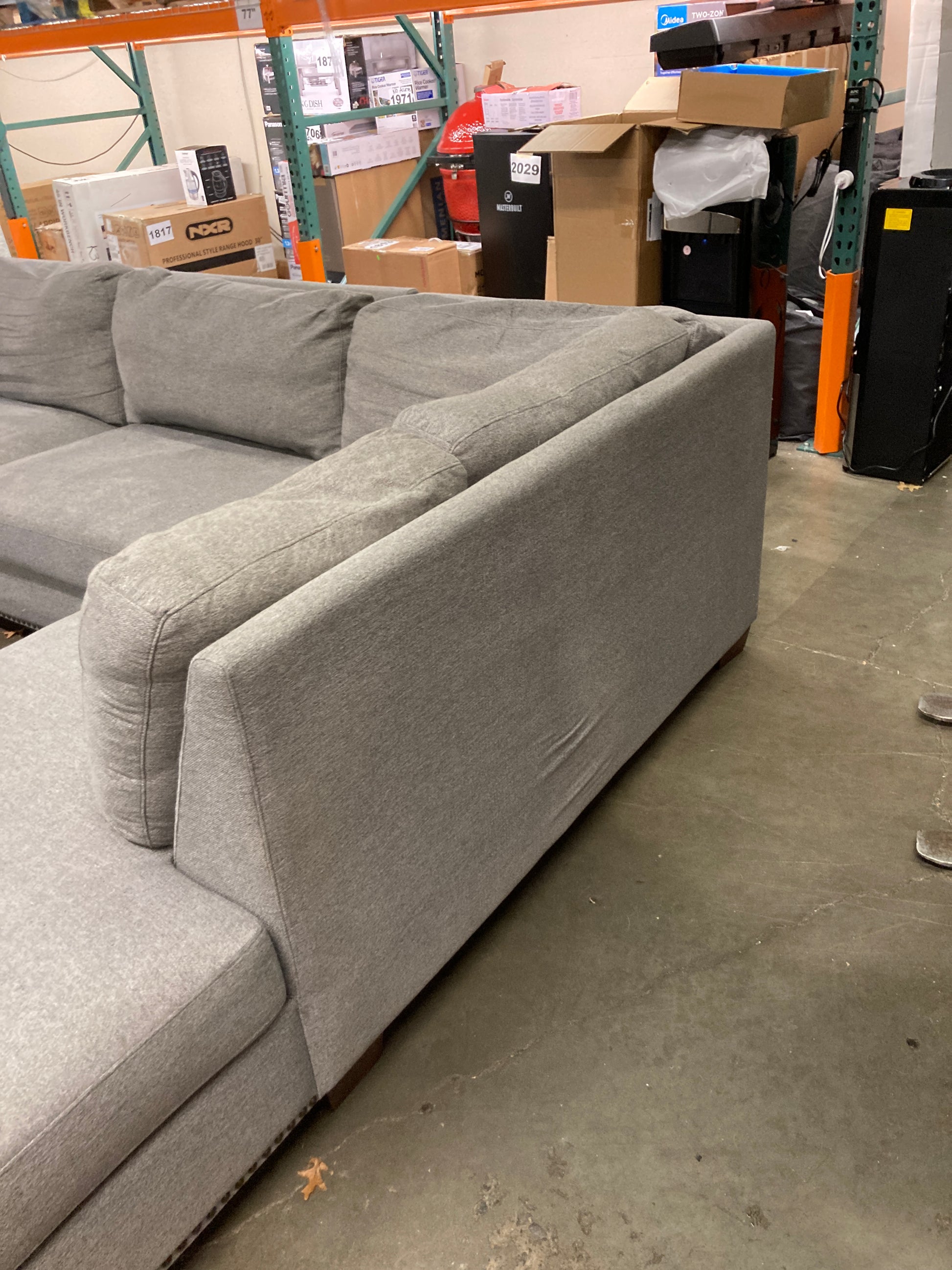 Costco - Thomasville Artesia Fabric Sectional with Ottoman - Retail $999 Default Title