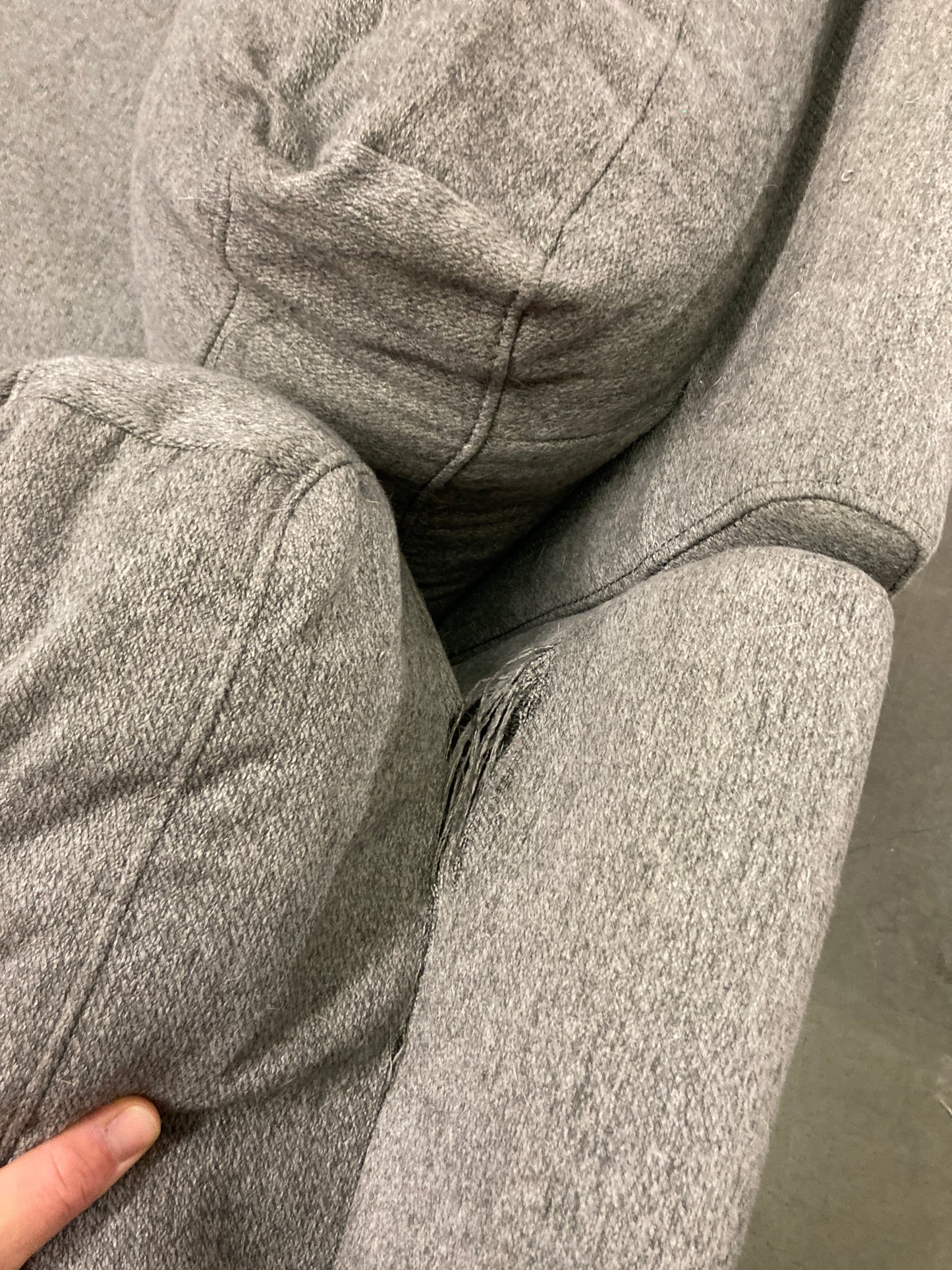 Costco - Thomasville Artesia Fabric Sectional with Ottoman - Retail $999 Default Title