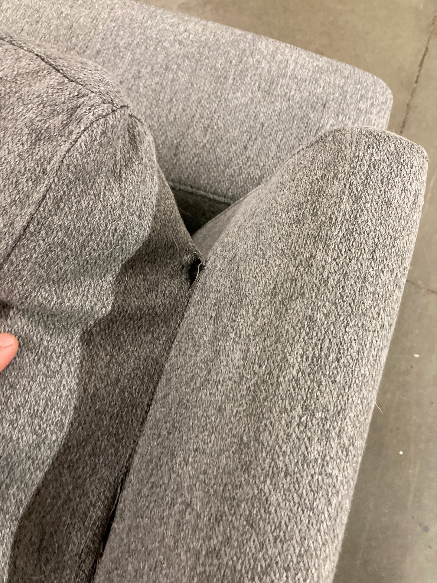 Costco - Thomasville Artesia Fabric Sectional with Ottoman - Retail $999 Default Title