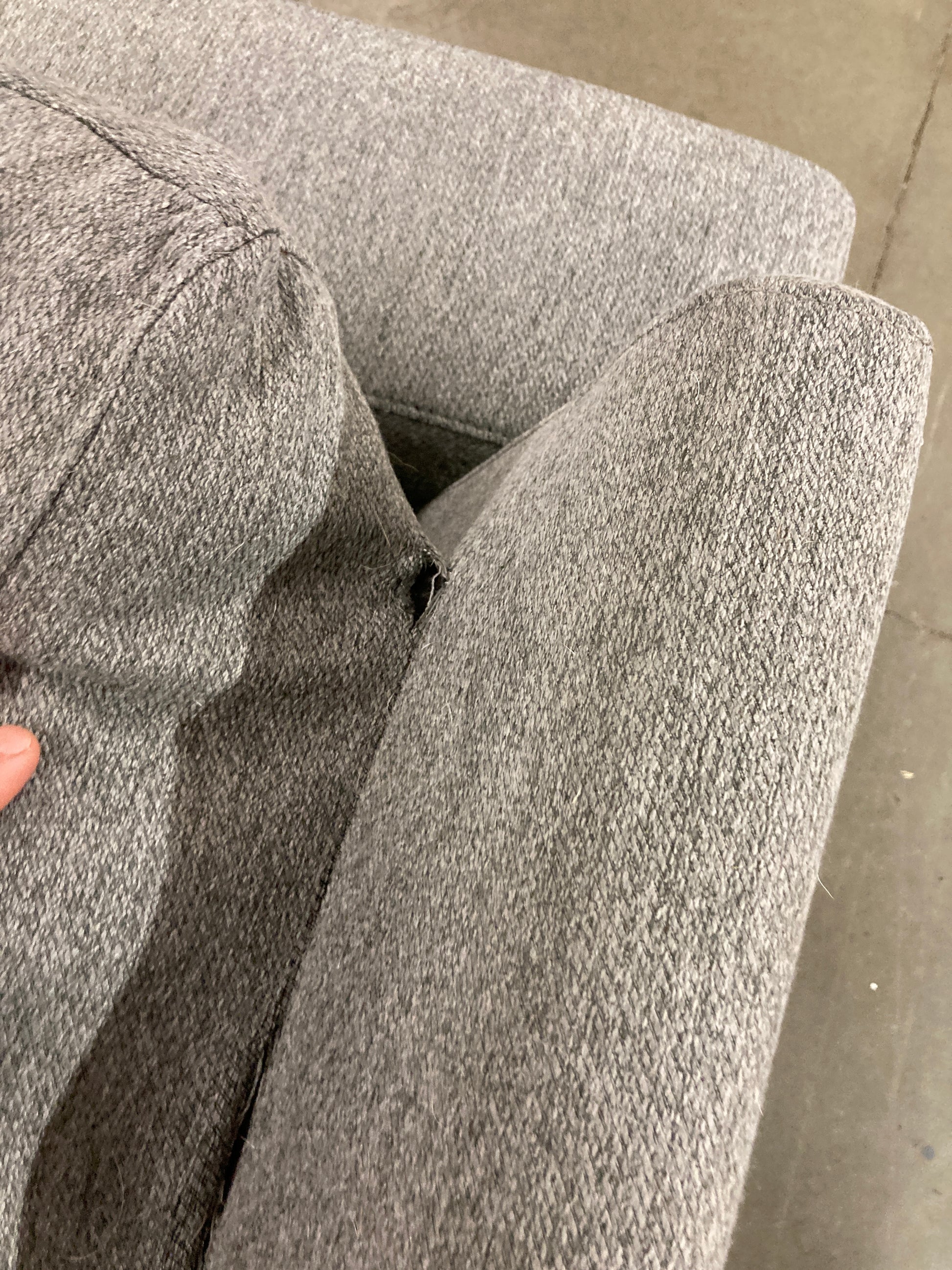 Costco - Thomasville Artesia Fabric Sectional with Ottoman - Retail $999 Default Title