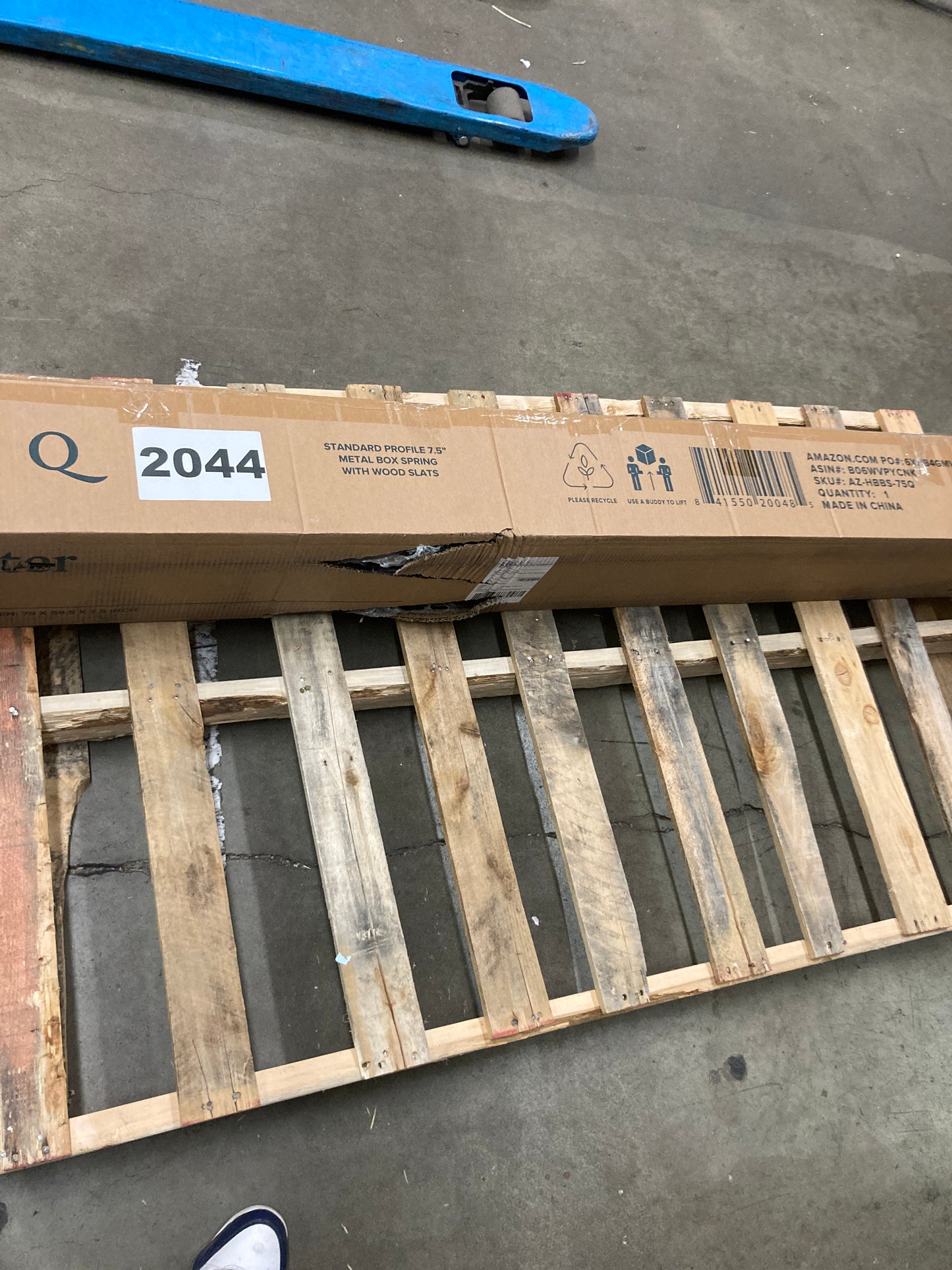 ZINUS Metal Box Spring with Wood Slats, 7.5 Inch Mattress Foundation, Sturdy Steel Structure, Easy Assembly, Queen - Retail $159 Default Title