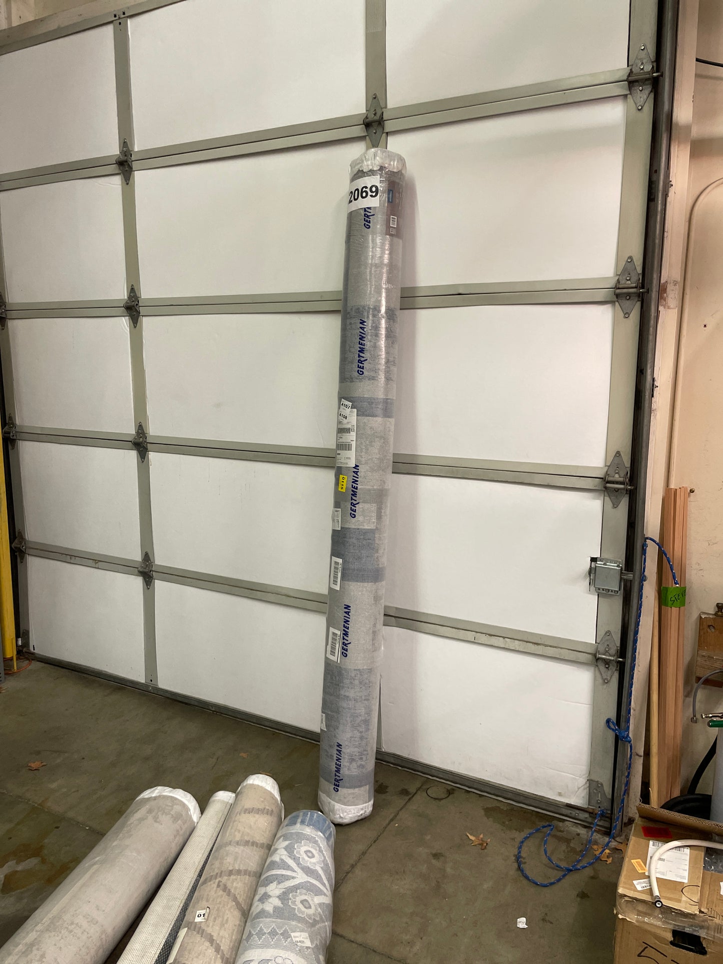 NEW - Costco - Eden Rug Collection 7' x 10', Abstract Geo - Retail $299