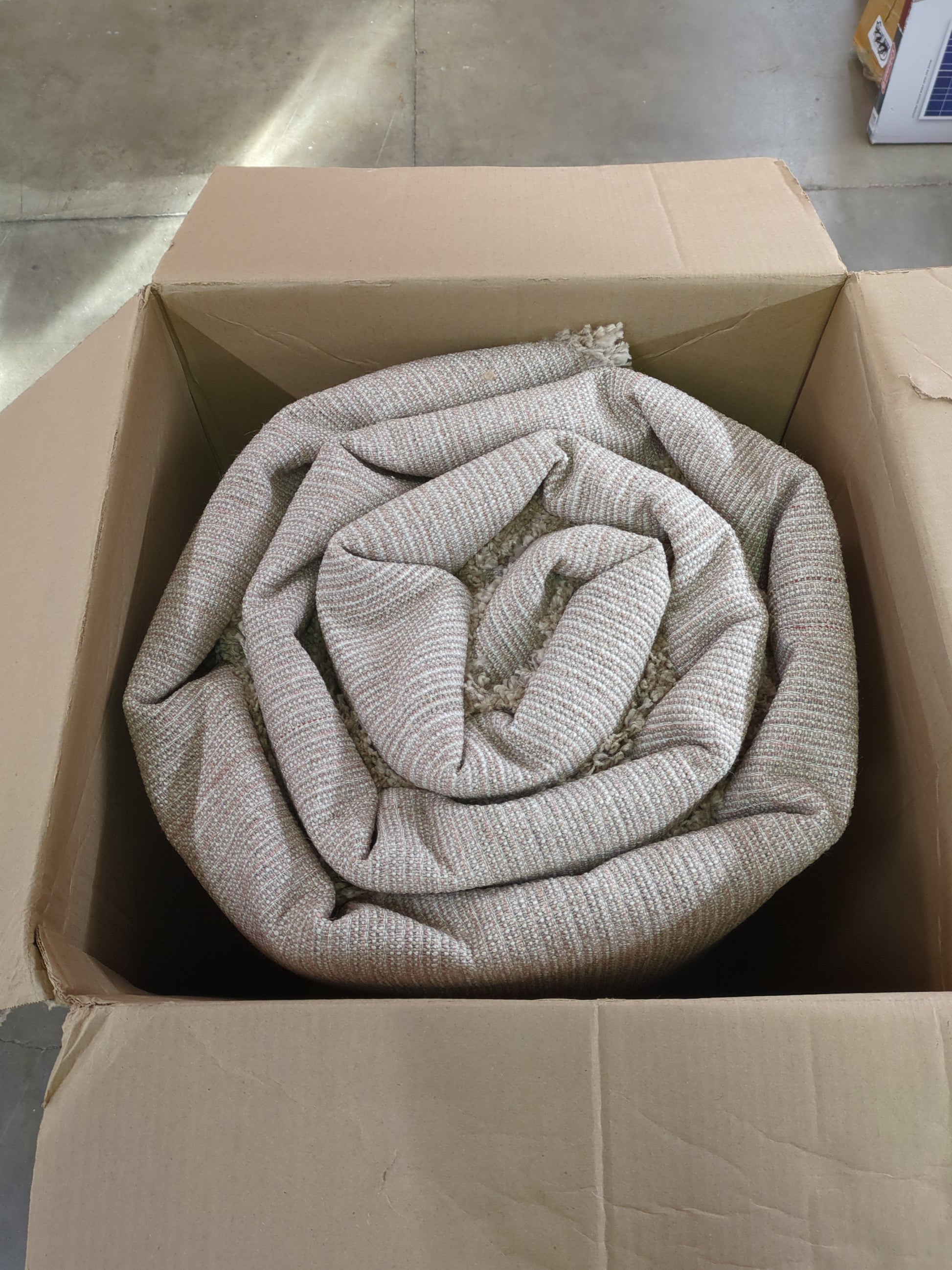 NEW - Costco - Thomasville Marketplace Luxury Shag Rugs, Tan, 9' 5" x 13' - Retail $499