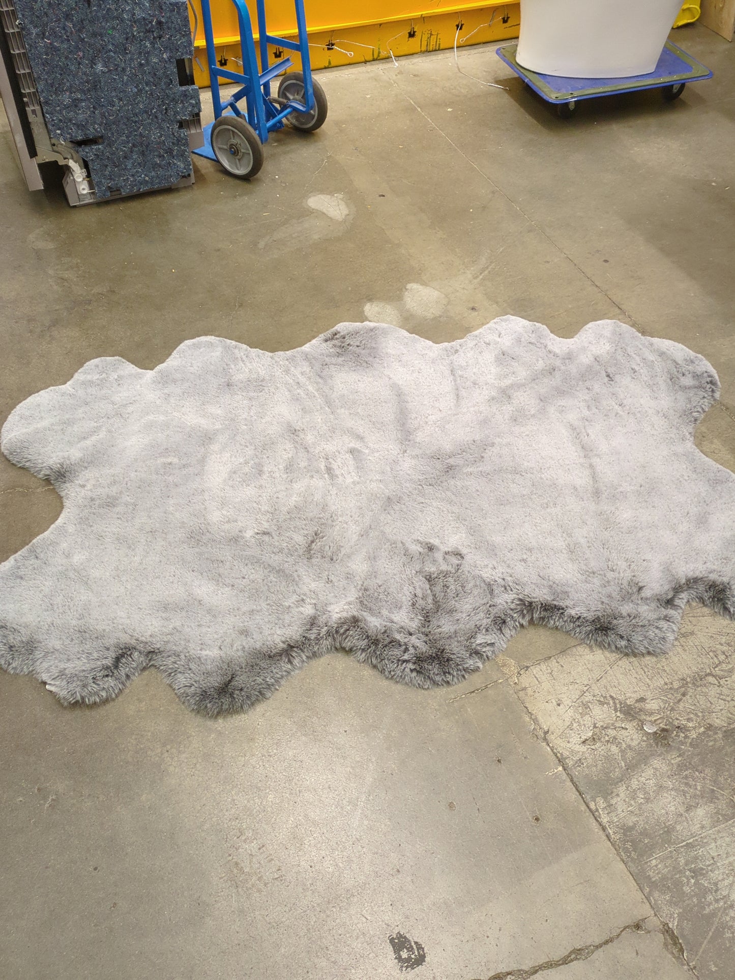 Costco - Mon Chateau Luxe Faux Fur 3’7” x 5’11” Rug - Retail $69