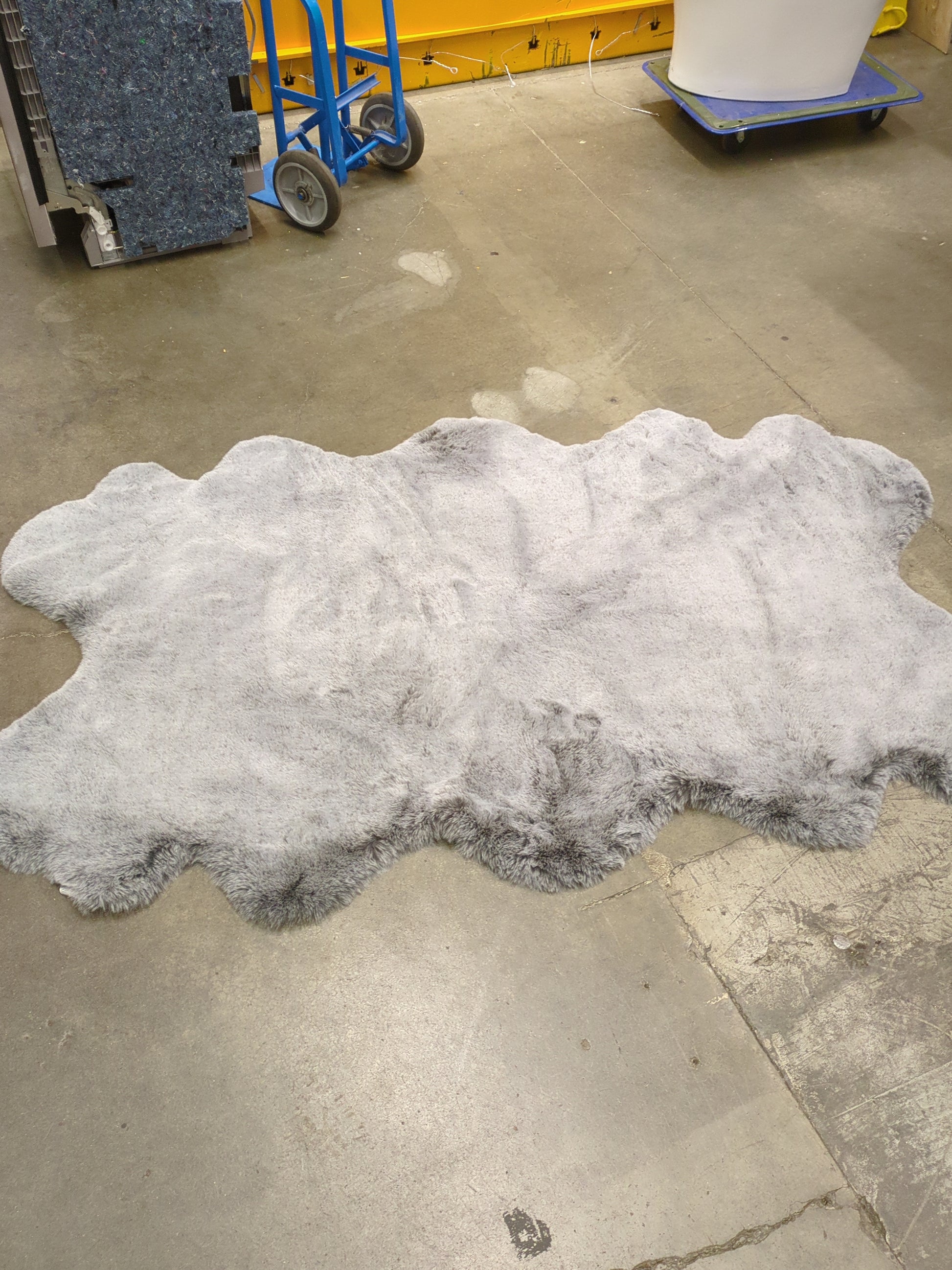 Costco - Mon Chateau Luxe Faux Fur 3’7” x 5’11” Rug - Retail $69