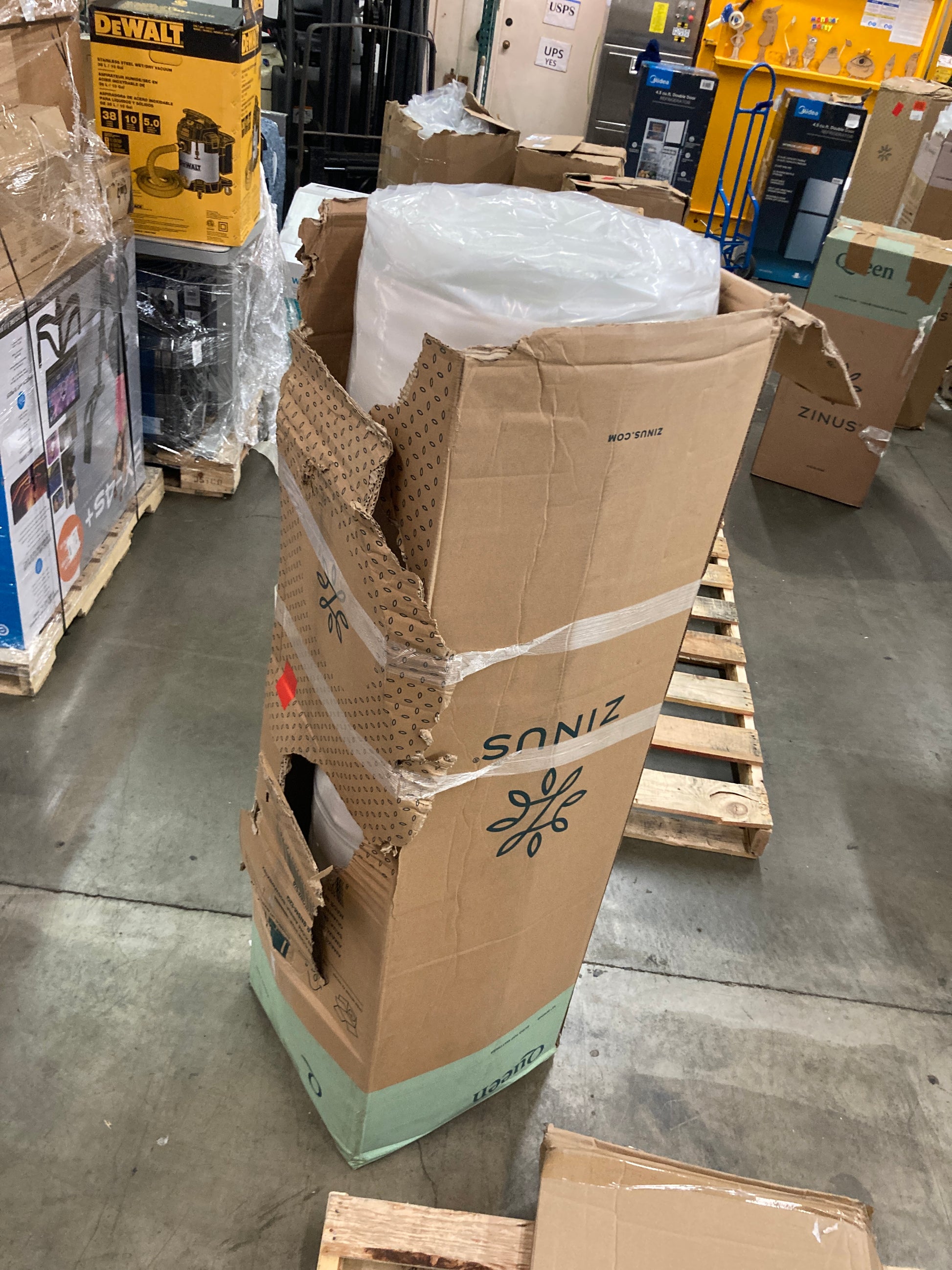 Zinus 12 Inch Foam and Spring Mattress / CertiPUR-US Certified Foams / Mattress-in-a-Box, Queen Default Title