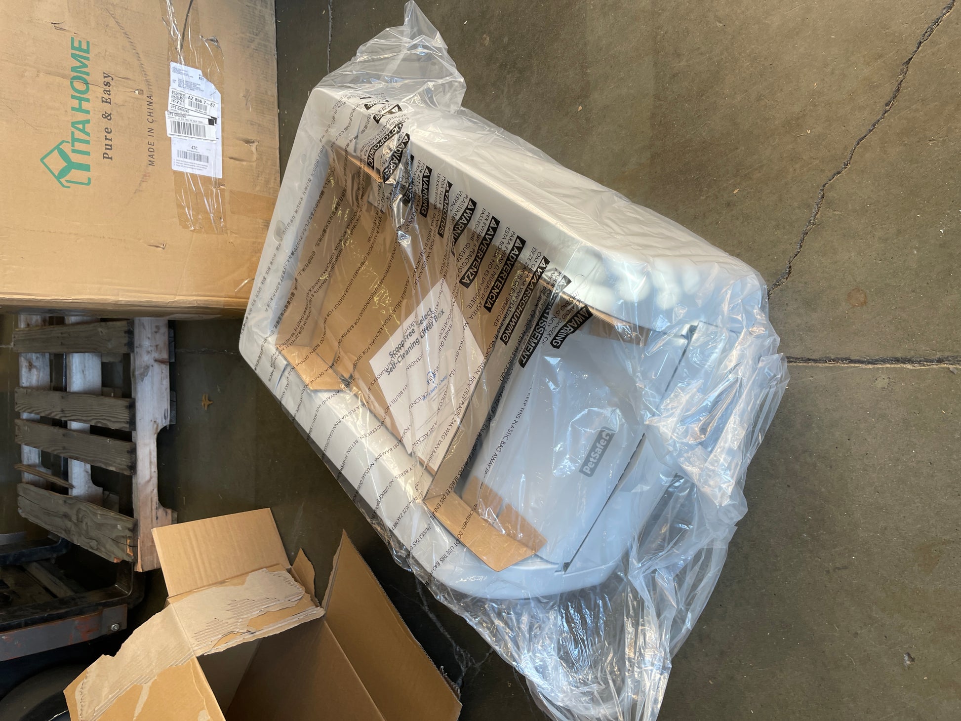 PetSafe ScoopFree Clumping Self-Cleaning Litter Box for Clumping Litter, Superior Odor Control, Never Scoop Litter Again, For Single and Multi-Cat Households - Retail $279