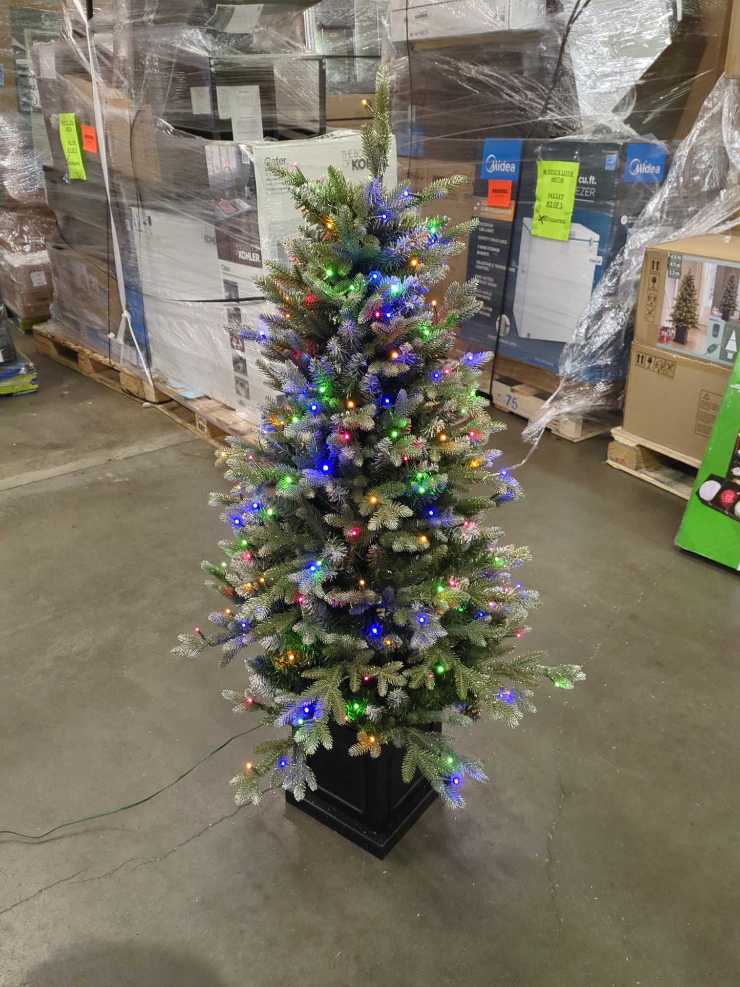Costco - 4.5 ft Pre-Lit Potted Aspen Artificial Christmas Tree, Color-Changing Radiant Micro LED Lights - Retail $169