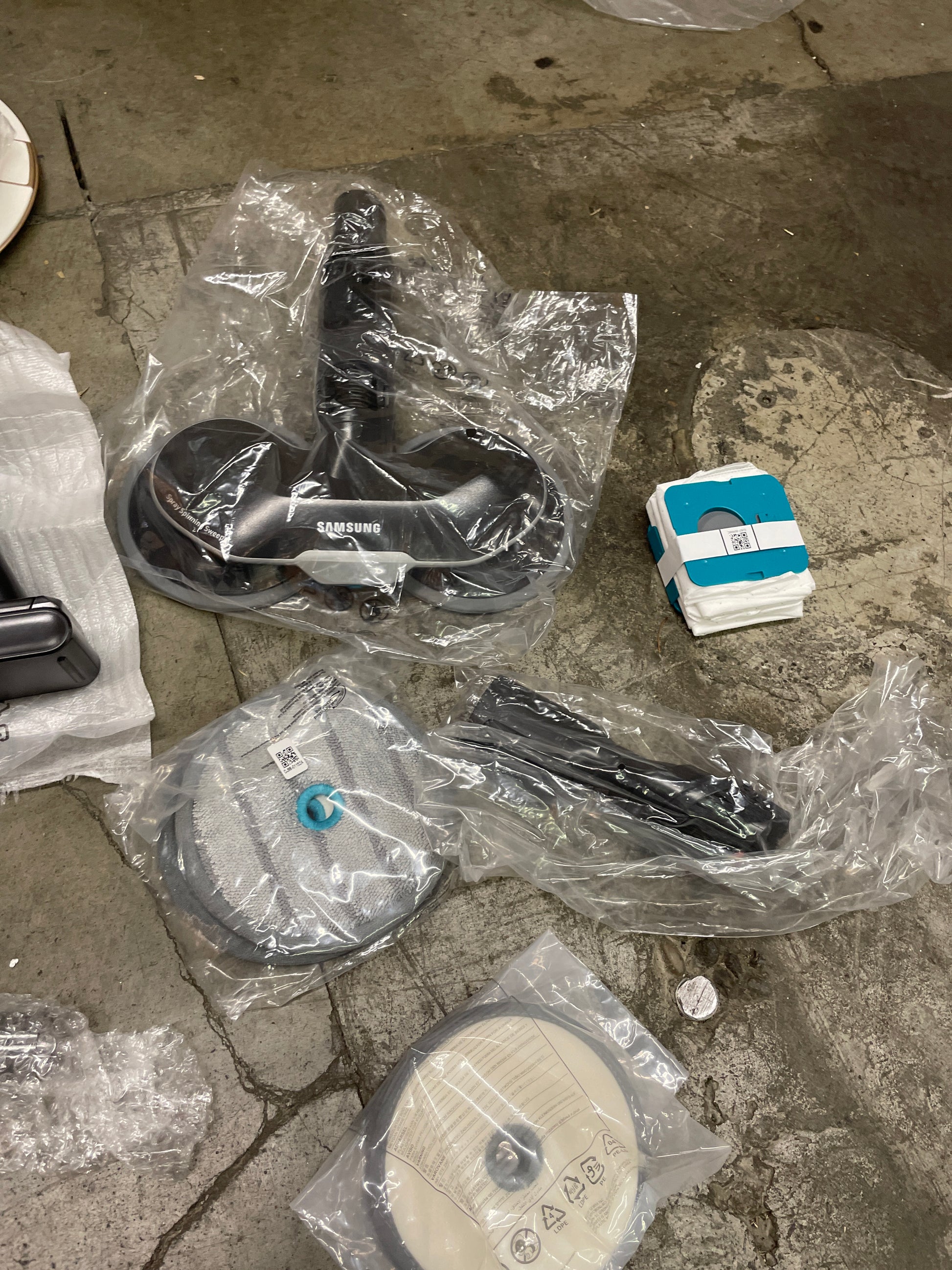 Samsung Bespoke Jet Cordless Stick Vacuum with All-in-One Clean Station - Retail $699