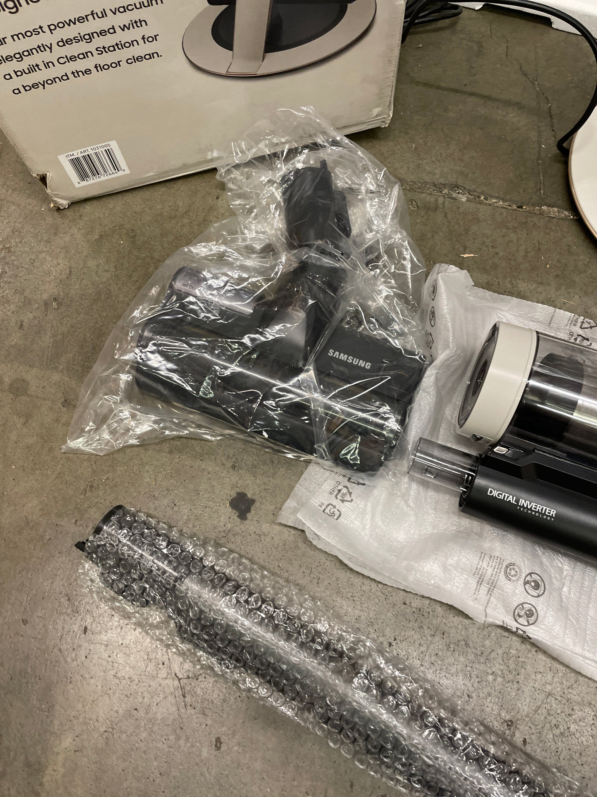 Samsung Bespoke Jet Cordless Stick Vacuum with All-in-One Clean Station - Retail $699