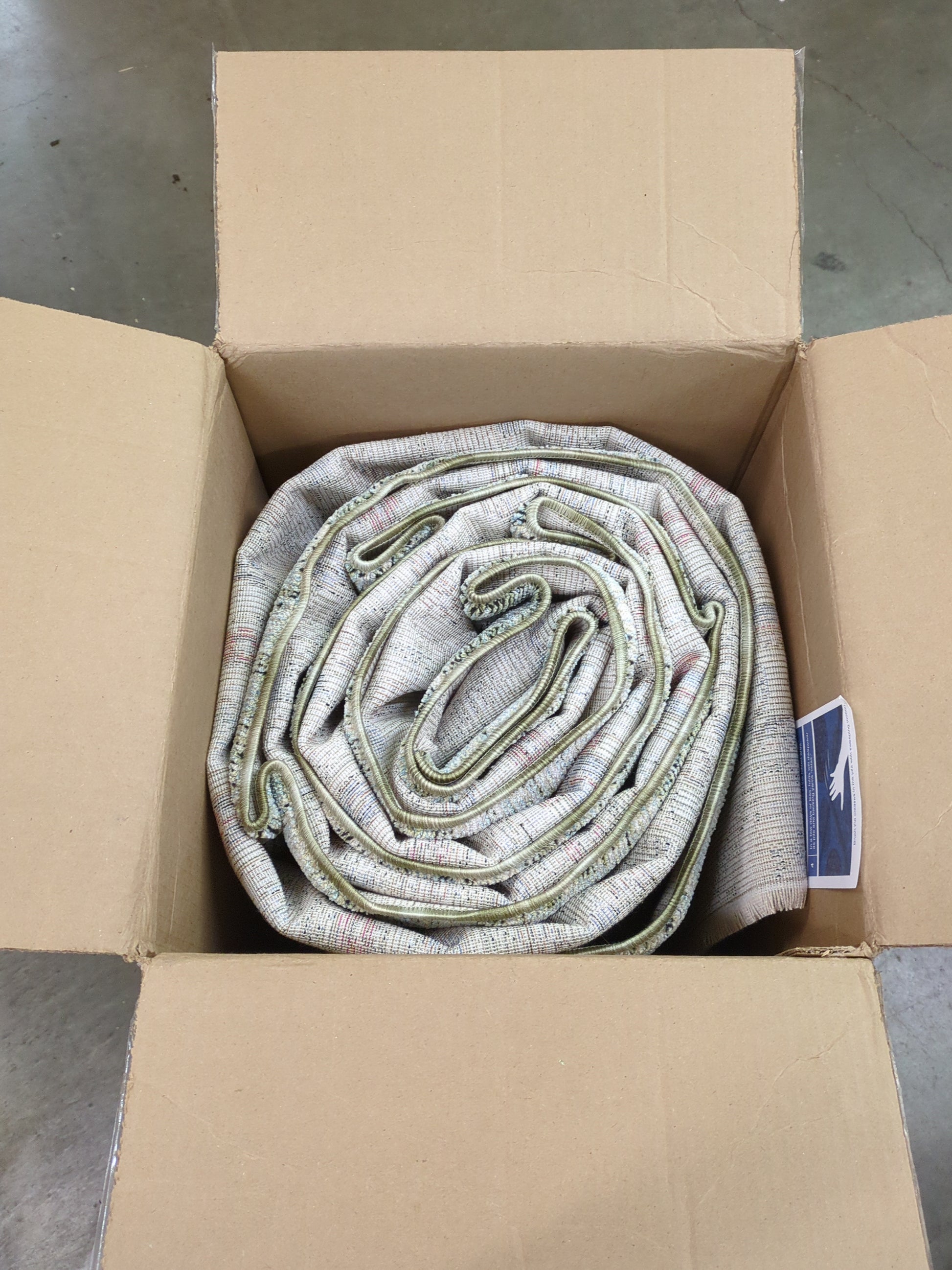 NEW - Costco - Benecia Rug Collection, Terni - Retail $379