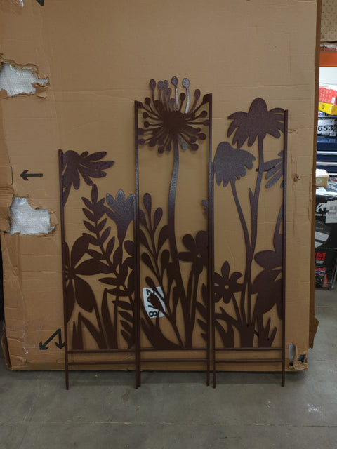 Costco -  3-Panel Garden Mural Stakes - Retail $114