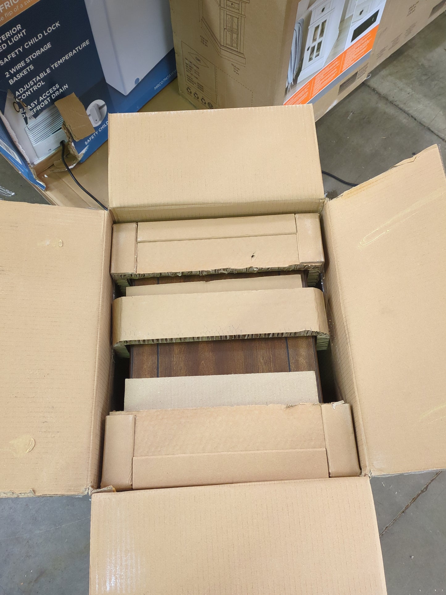 NEW - Costco - Tresanti Nathaniel Chairside Table with Power - Retail $139