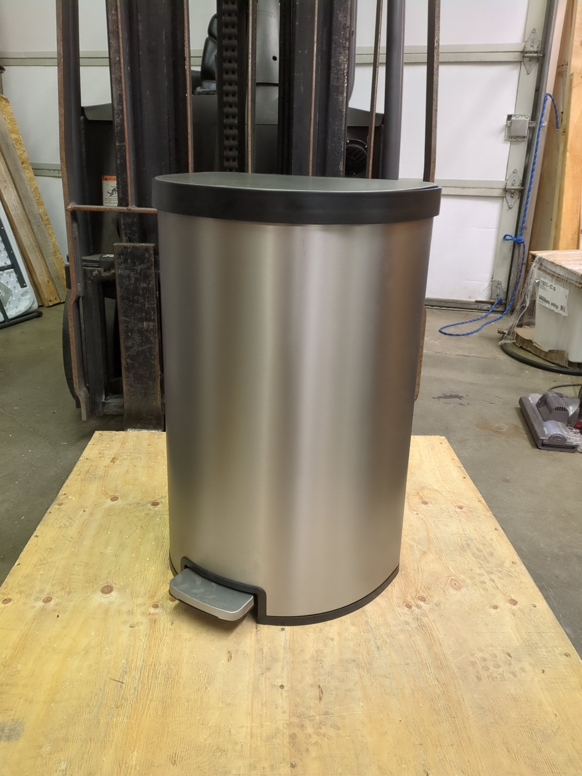 NEW - Costco - Kohler 47L Step Trash Bin - Retail $89