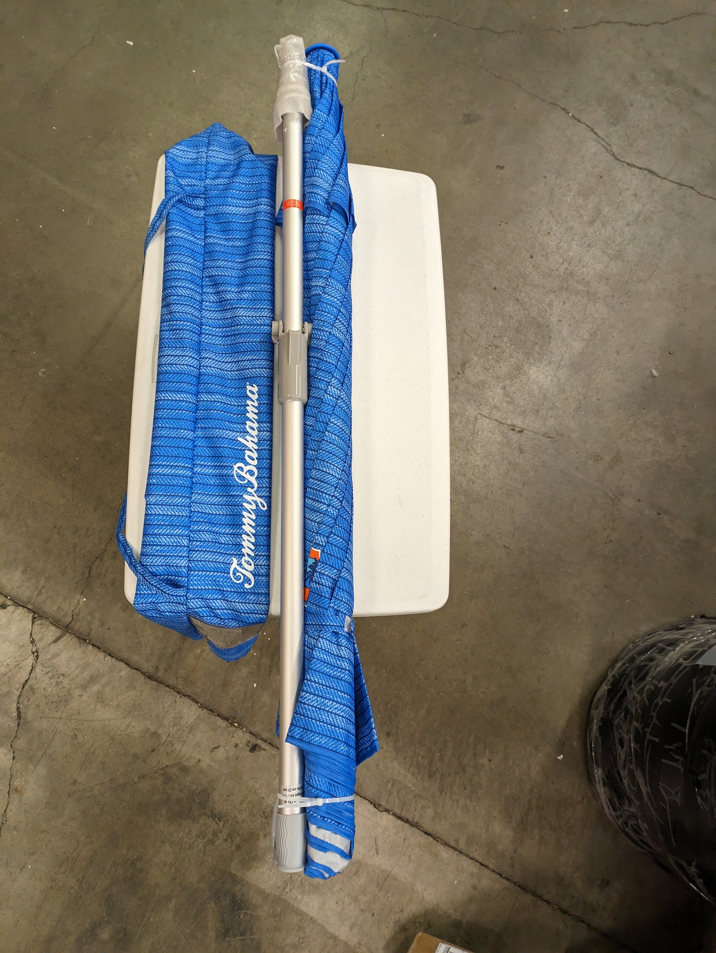 Like NEW - Tommy Bahama 8 ft Beach Umbrella - Retail $49