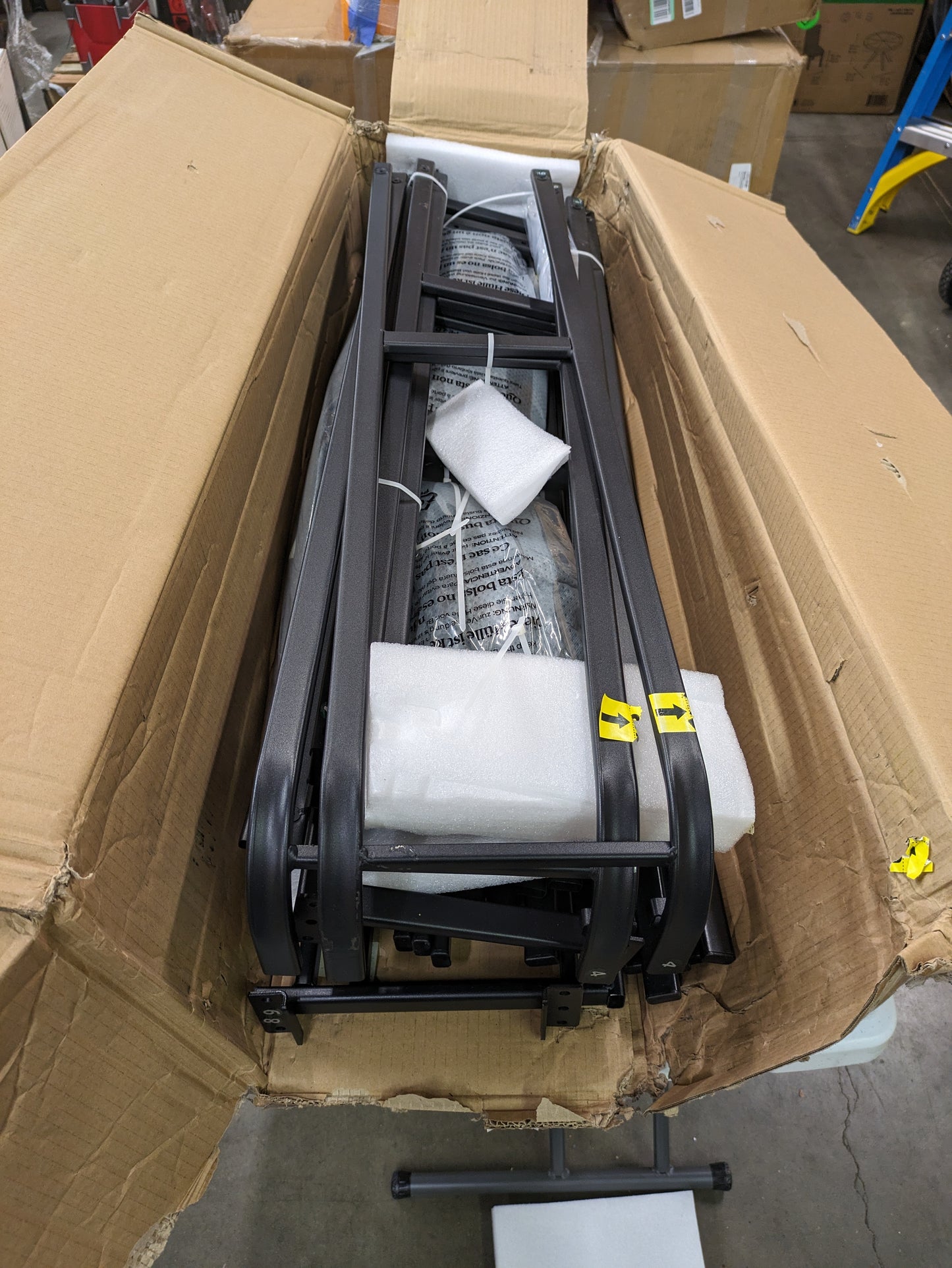 Zinus 9 Inch Metal Smart Box Spring / Mattress Foundation, King - Retail $167