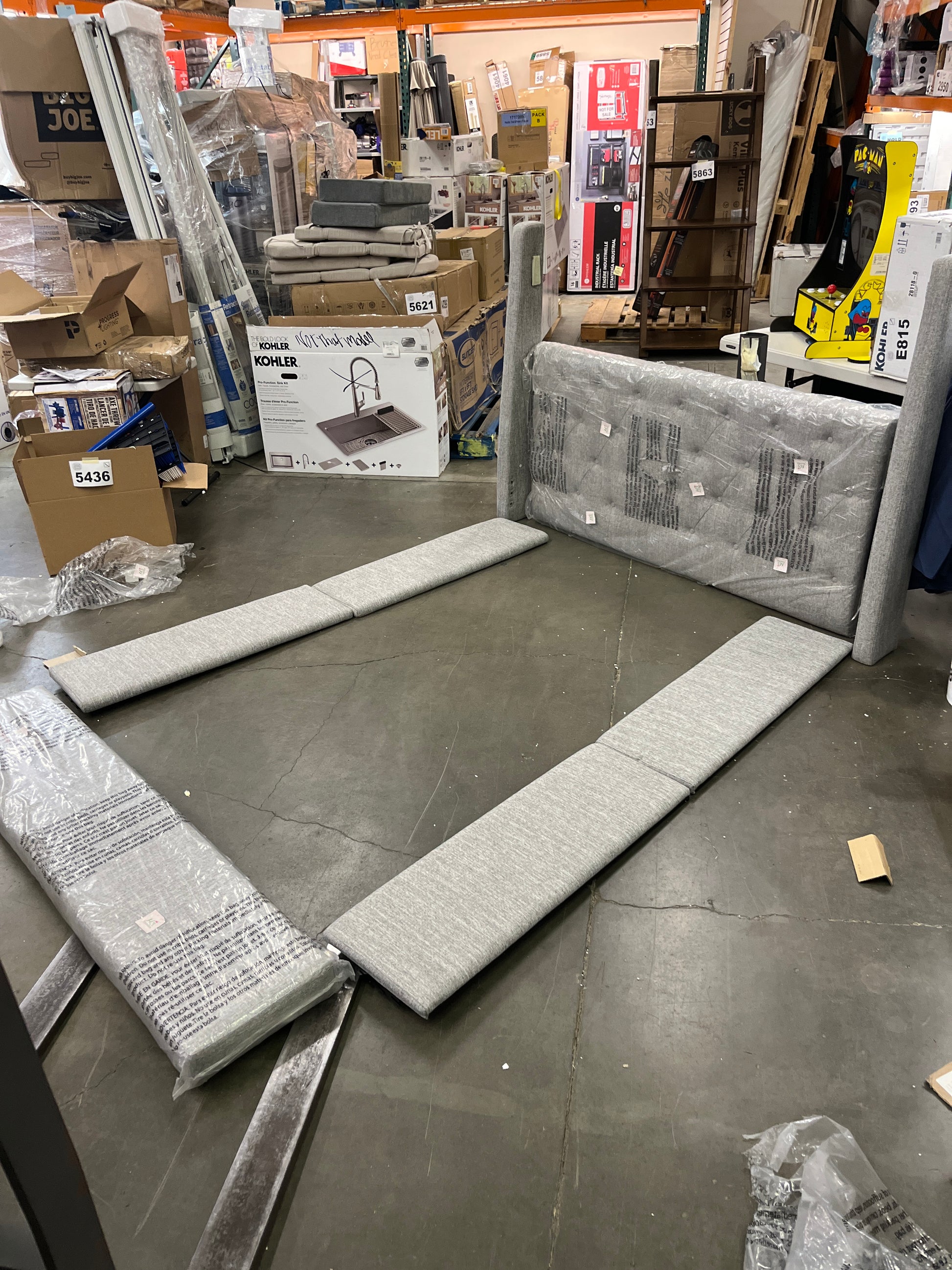 BRYNN QUEEN UPHOL BED - Retail $499