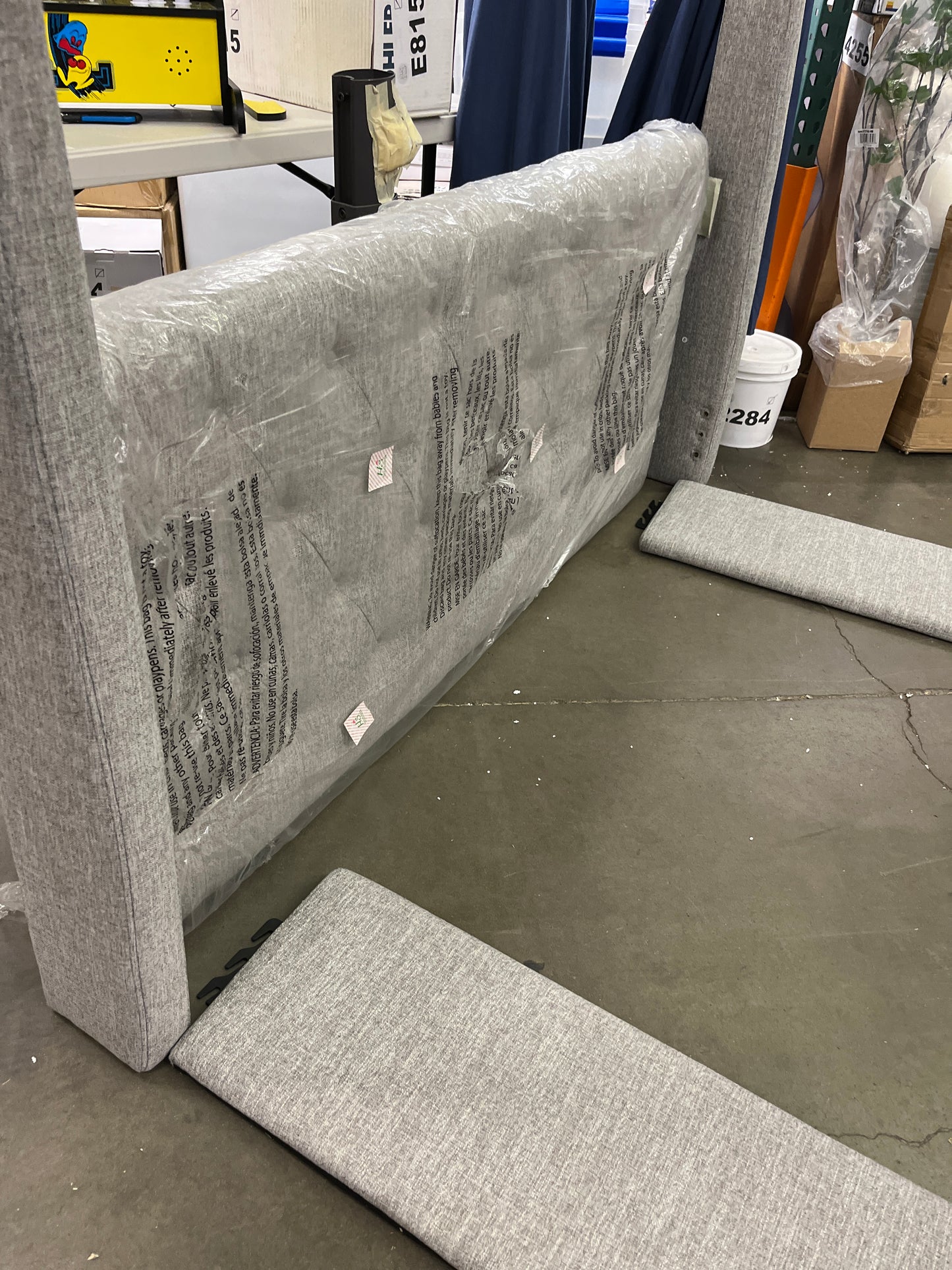 BRYNN QUEEN UPHOL BED - Retail $499