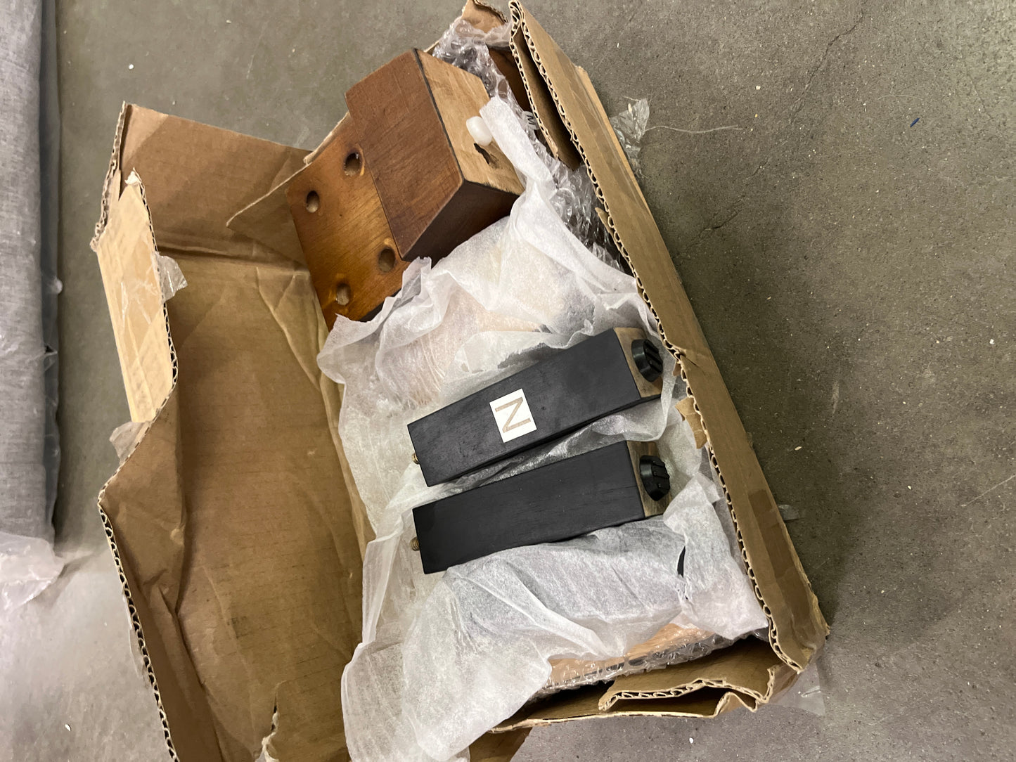 BRYNN QUEEN UPHOL BED - Retail $499