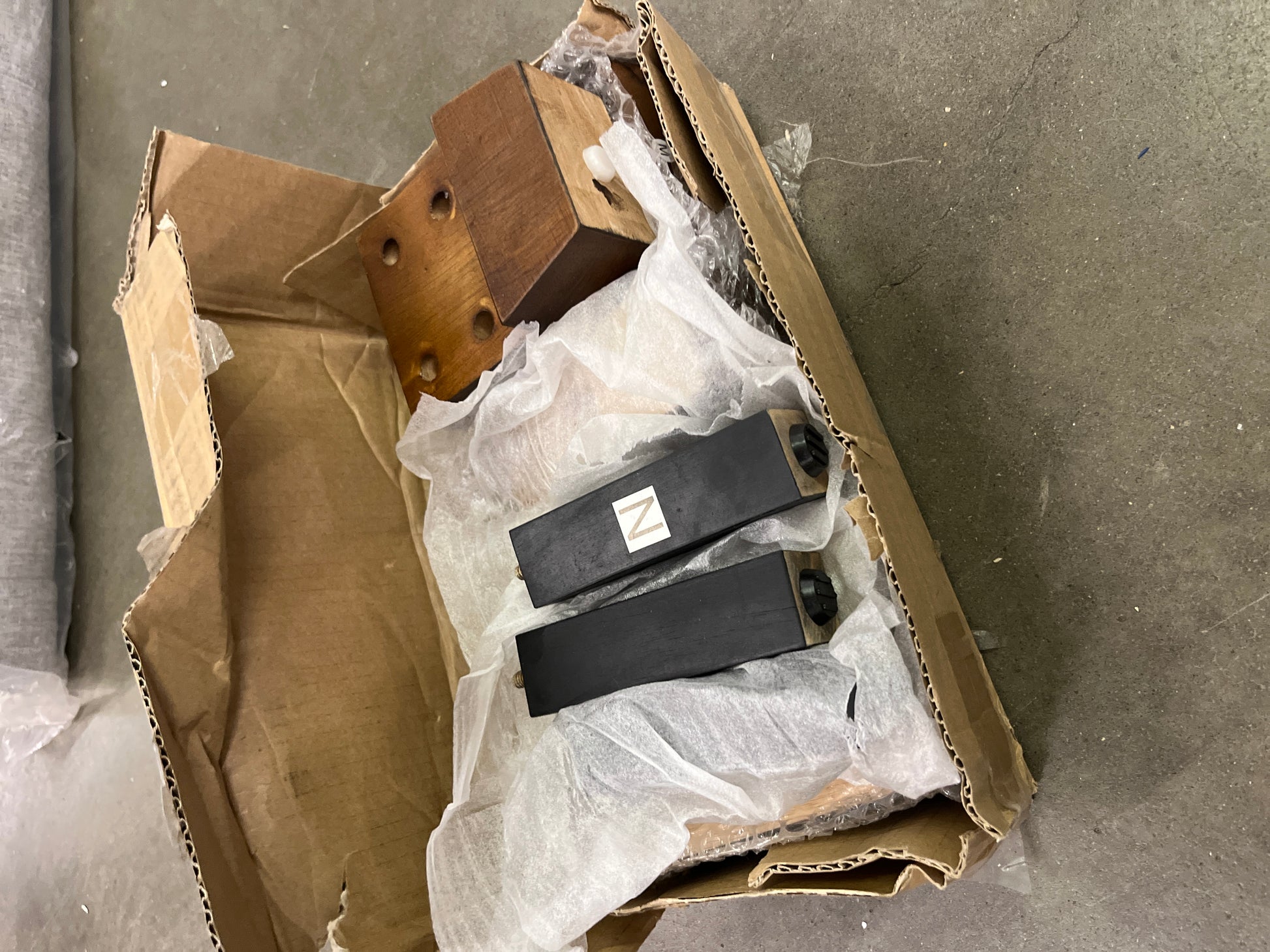 BRYNN QUEEN UPHOL BED - Retail $499