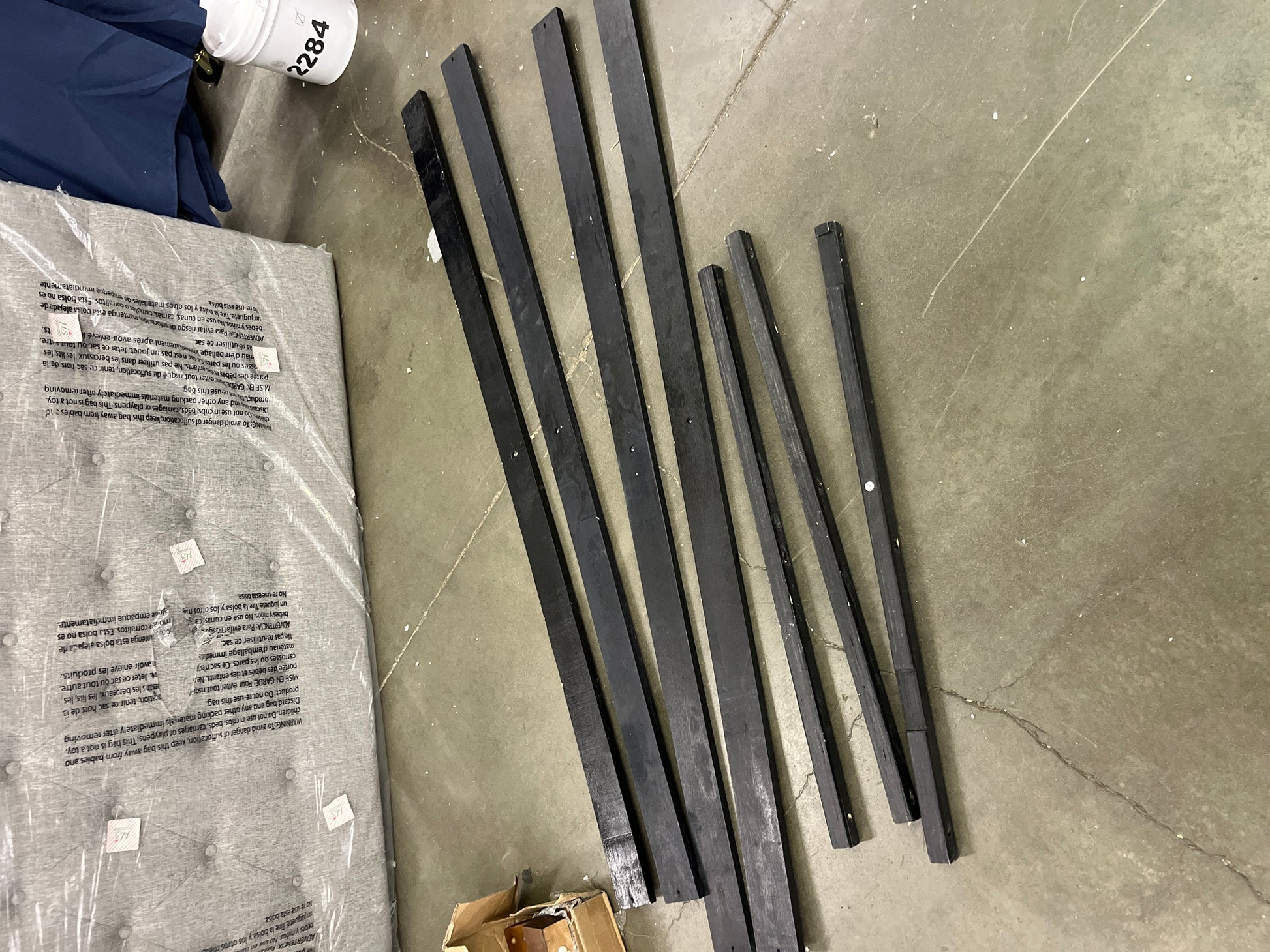 BRYNN QUEEN UPHOL BED - Retail $499