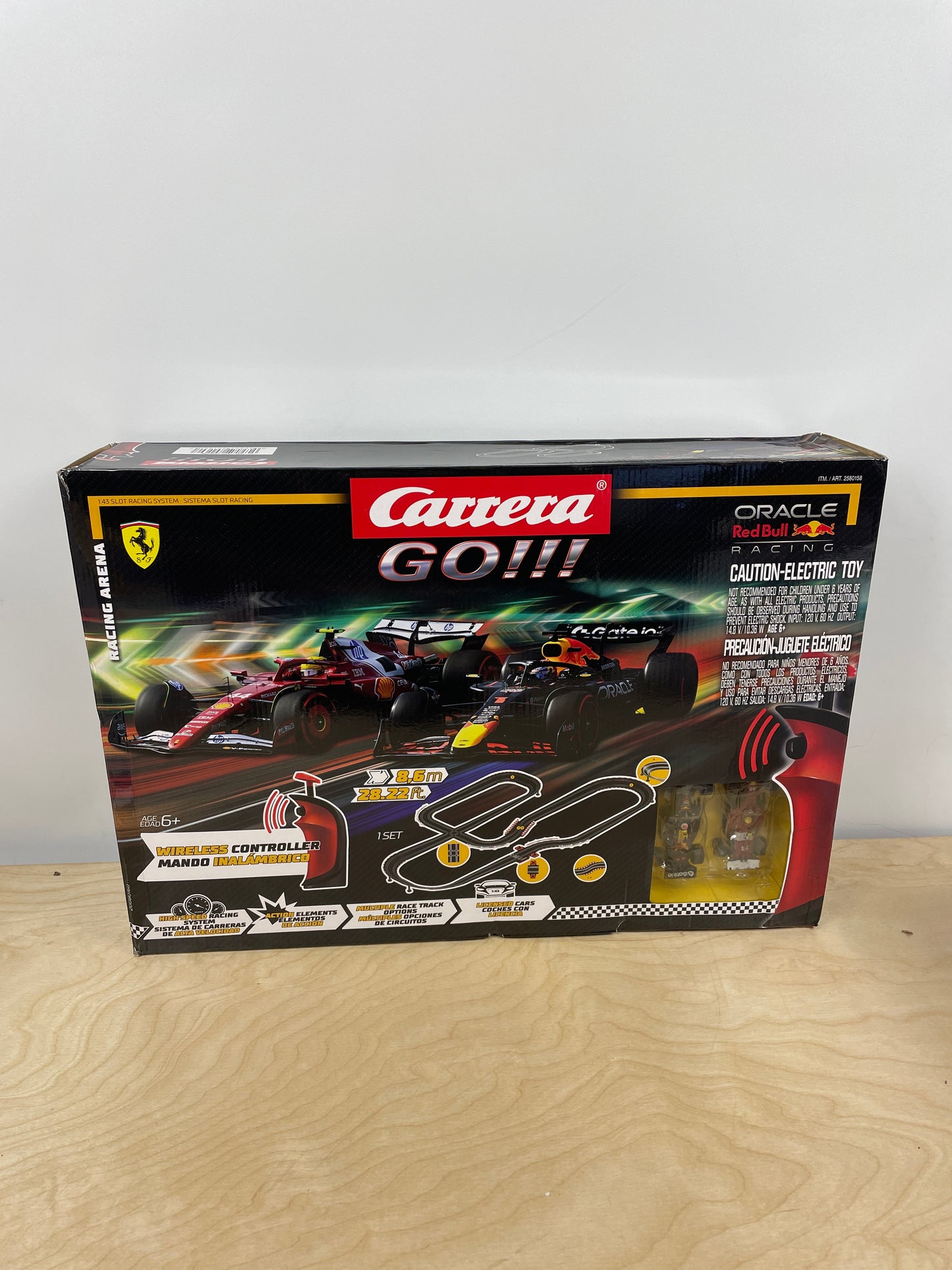 Carrera GO!!! “Racing Arena”-  F1 Race Cars Perez/ Sainz with 2 Wireless Controllers