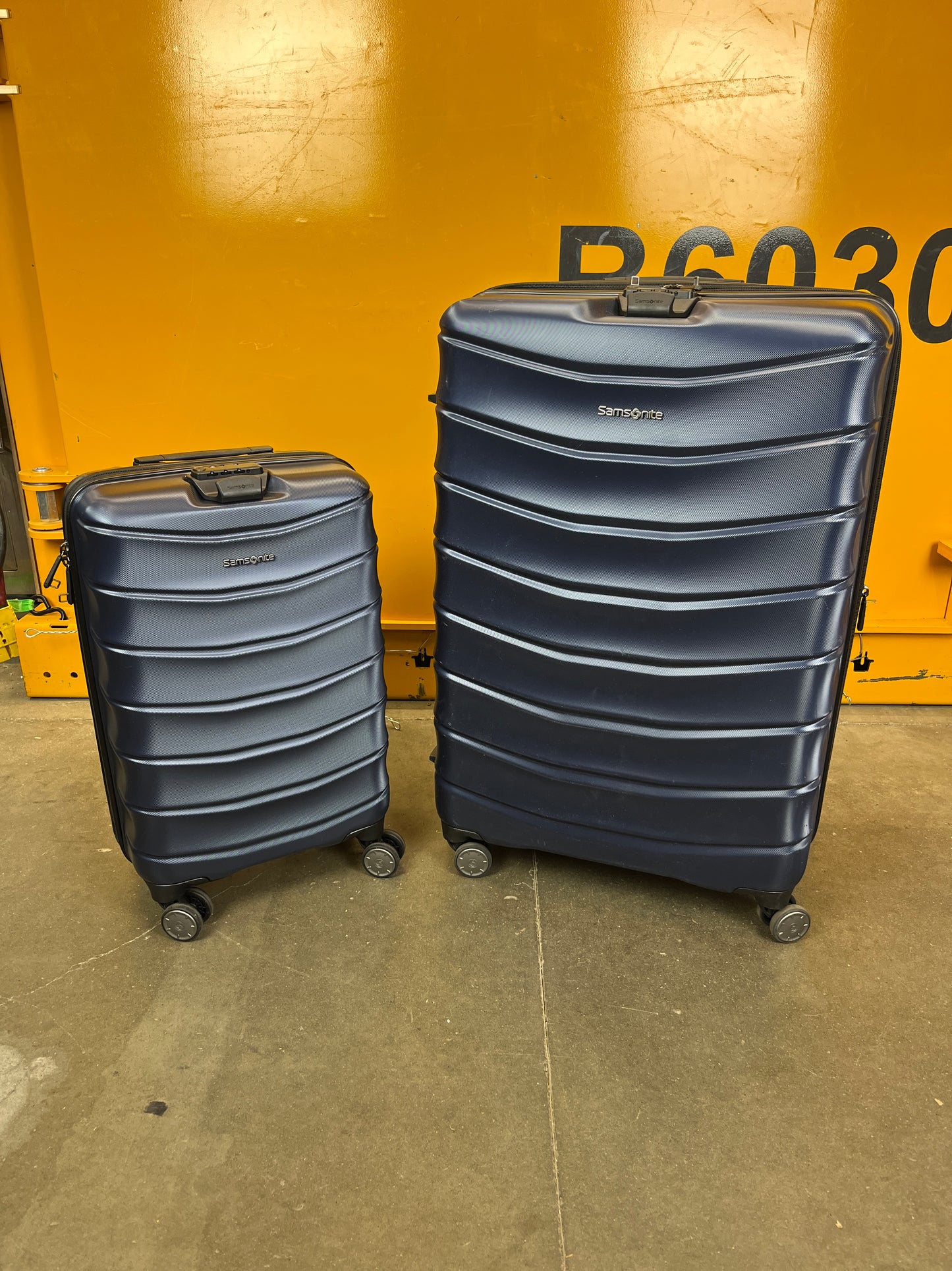 Costco - Samsonite Blue Amplitude Hardside 2 Piece Luggage Set - Retail $199