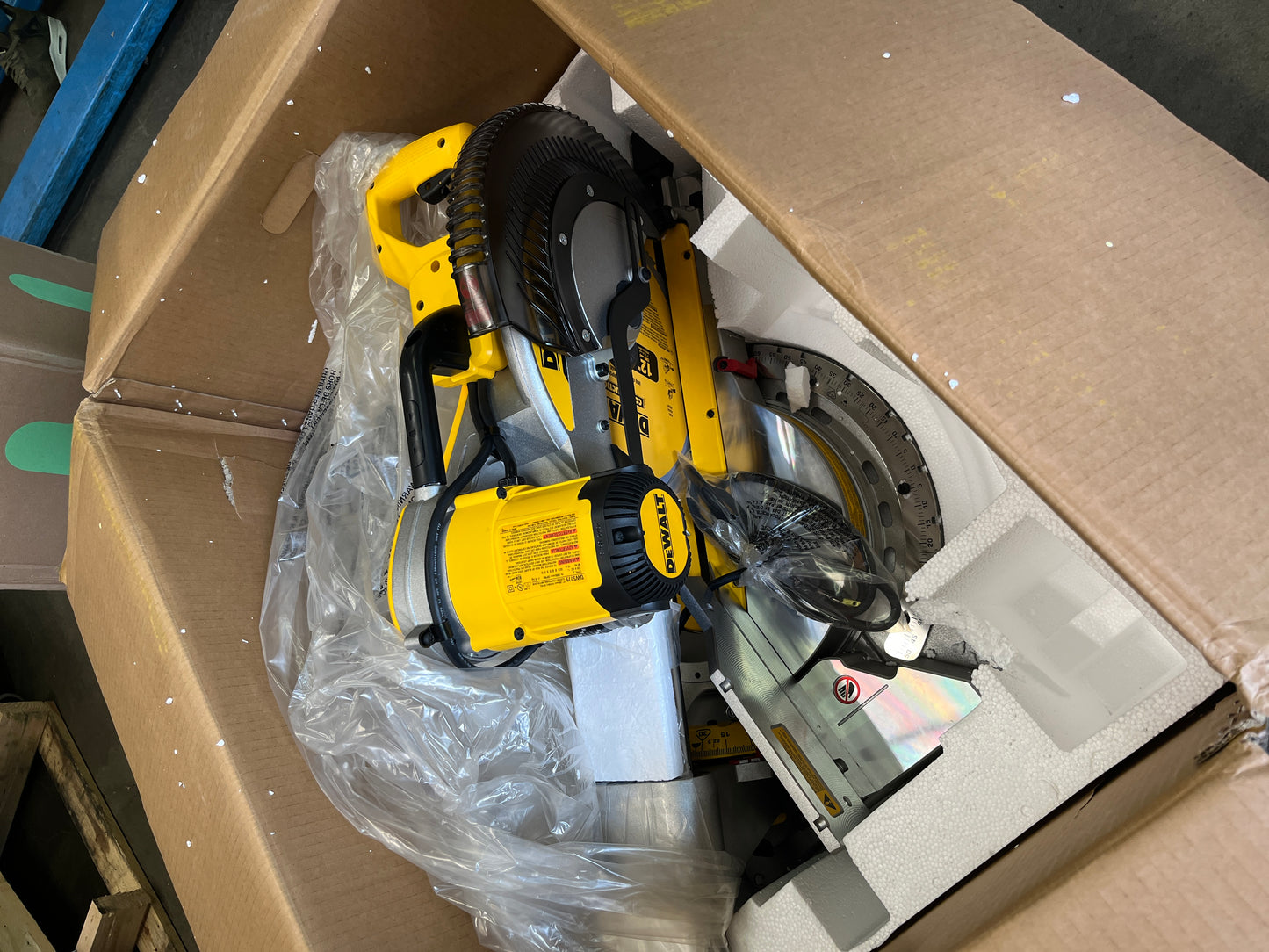 DEWALT Miter Saw, 12 Inch Double Bevel Sliding Compound, Stainless Steel Detent Plate with 10 Stops, Cam-Lock Handle, For Quick & Accurate Miter Angles, Corded (DWS779) - Retail $399